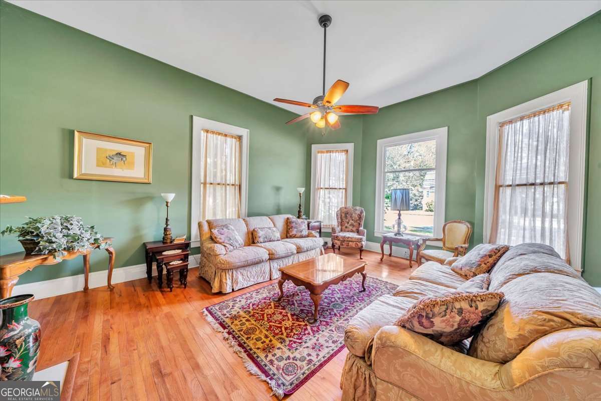 212 E Union Street Property Photo 4