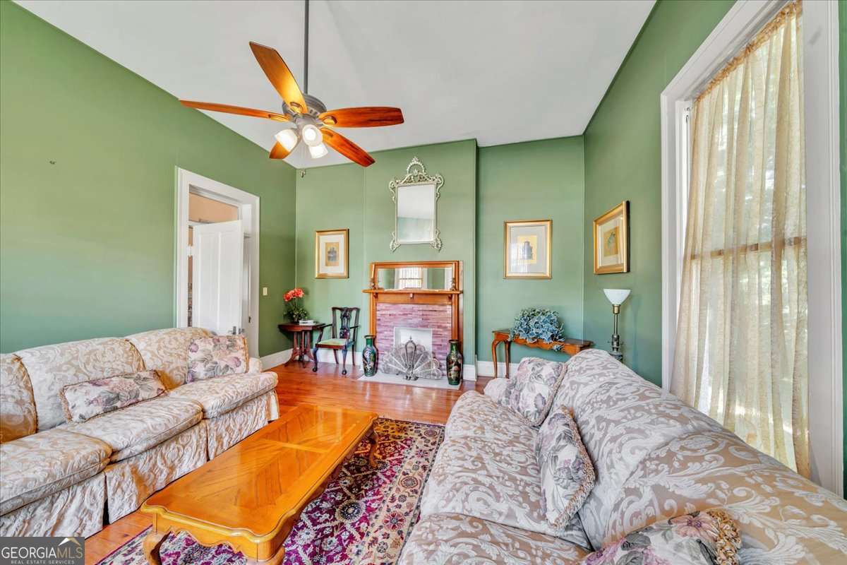 212 E Union Street Property Photo 5