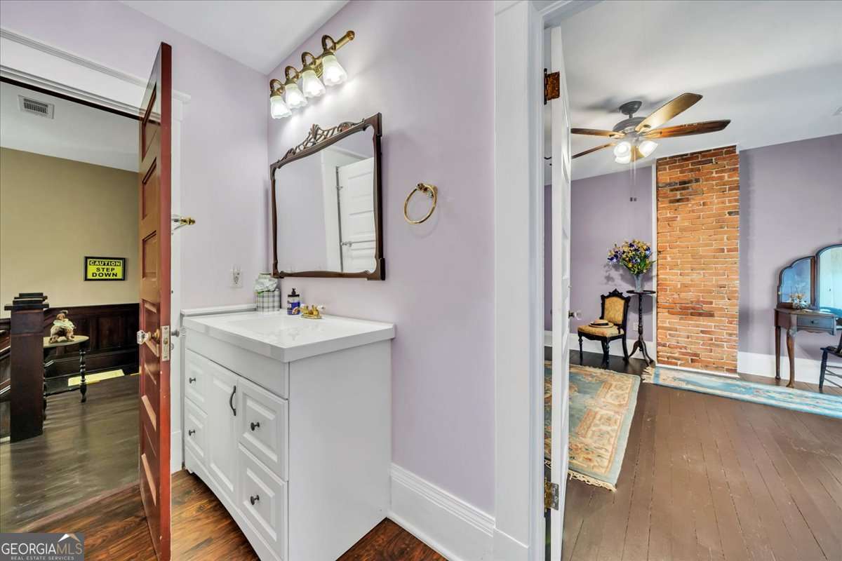 212 E Union Street Property Photo 31