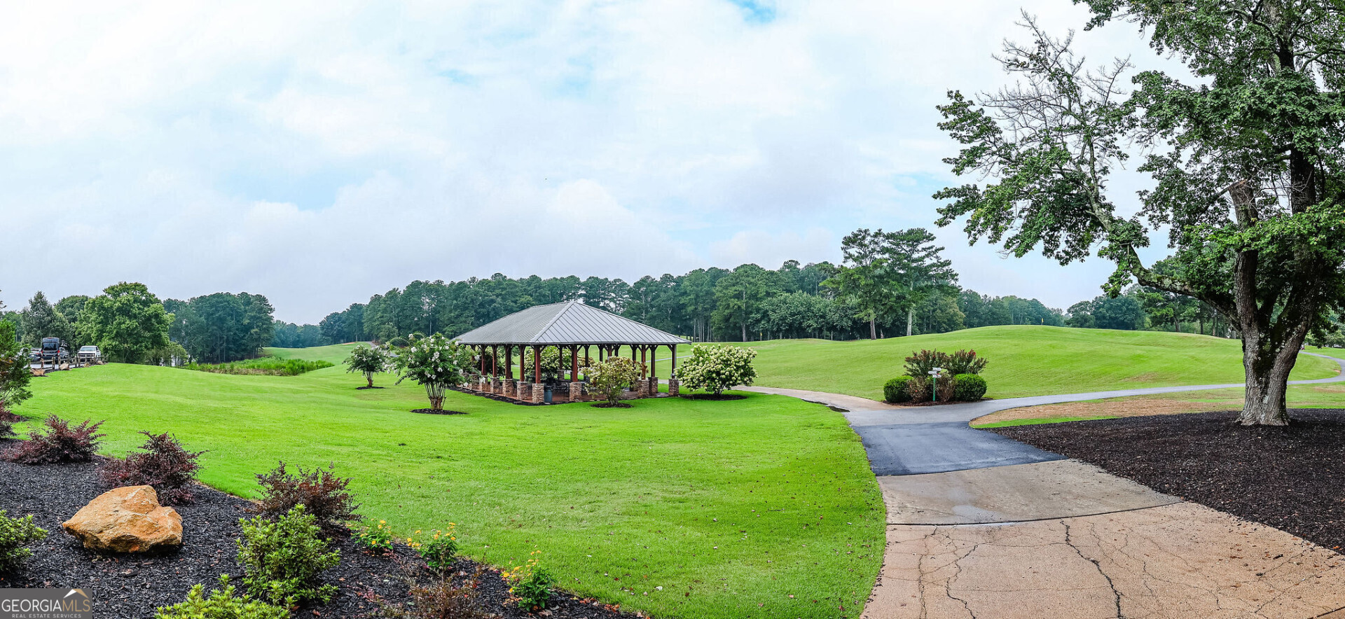 8073 Longleaf Drive Property Photo 14