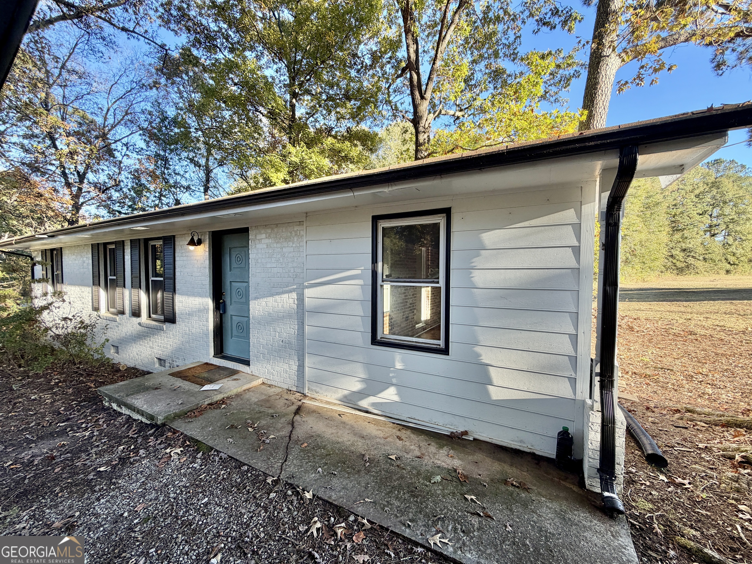4904 Highway 81 E Property Photo 2
