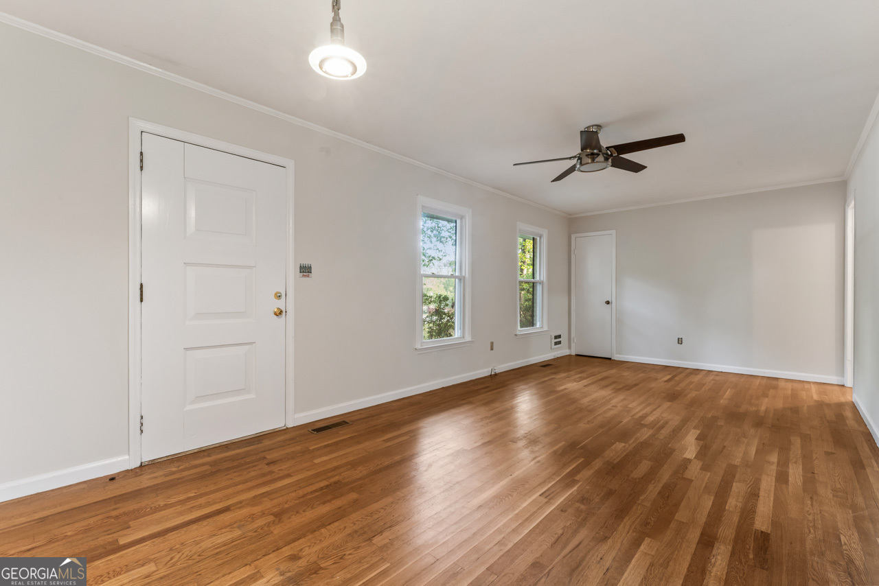 4904 Highway 81 E Property Photo 7