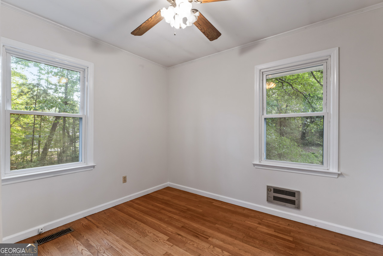 4904 Highway 81 E Property Photo 11