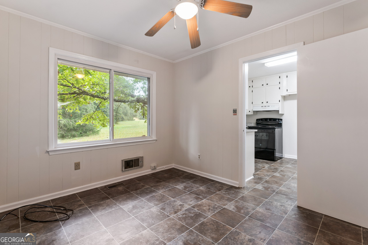 4904 Highway 81 E Property Photo 14