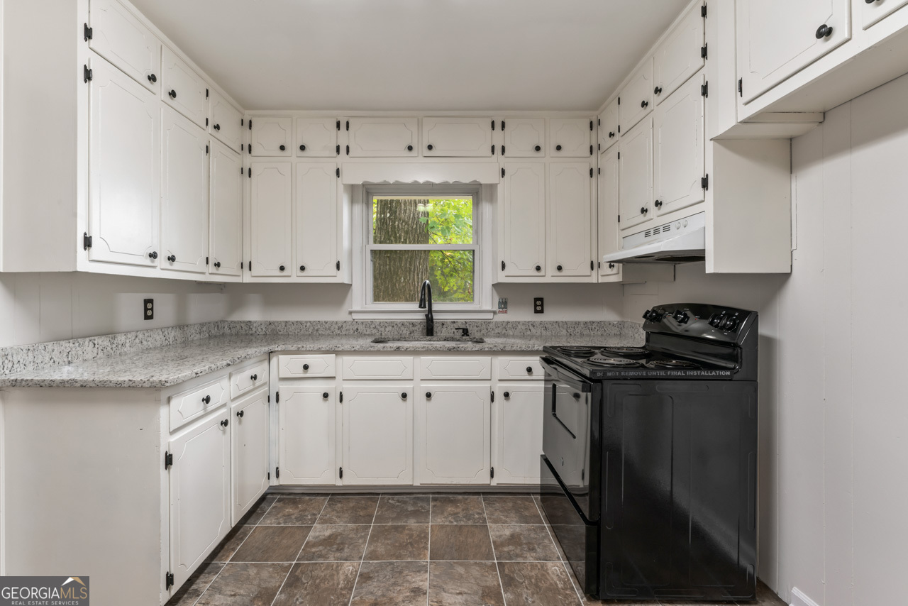 4904 Highway 81 E Property Photo 16