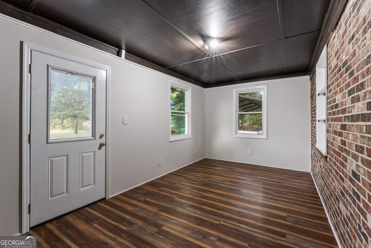 4904 Highway 81 E Property Photo 18