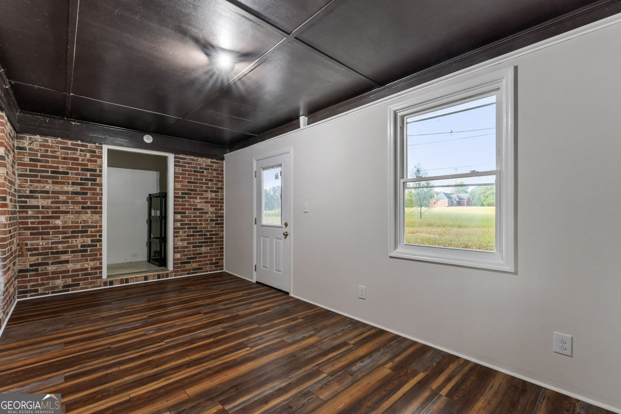 4904 Highway 81 E Property Photo 19