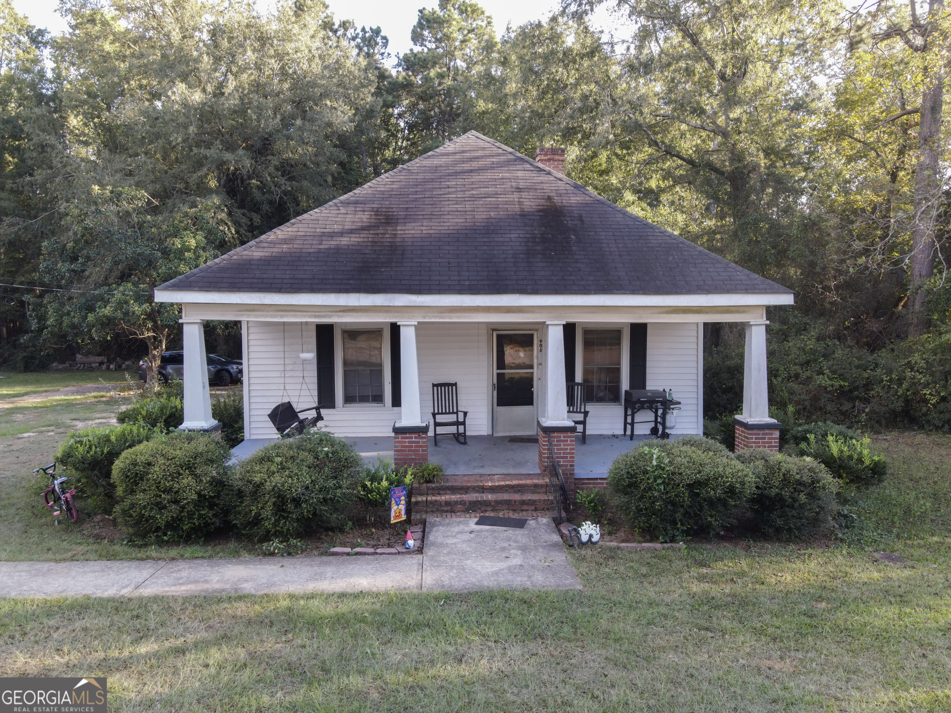 908 E Mccarty Street Property Photo 1