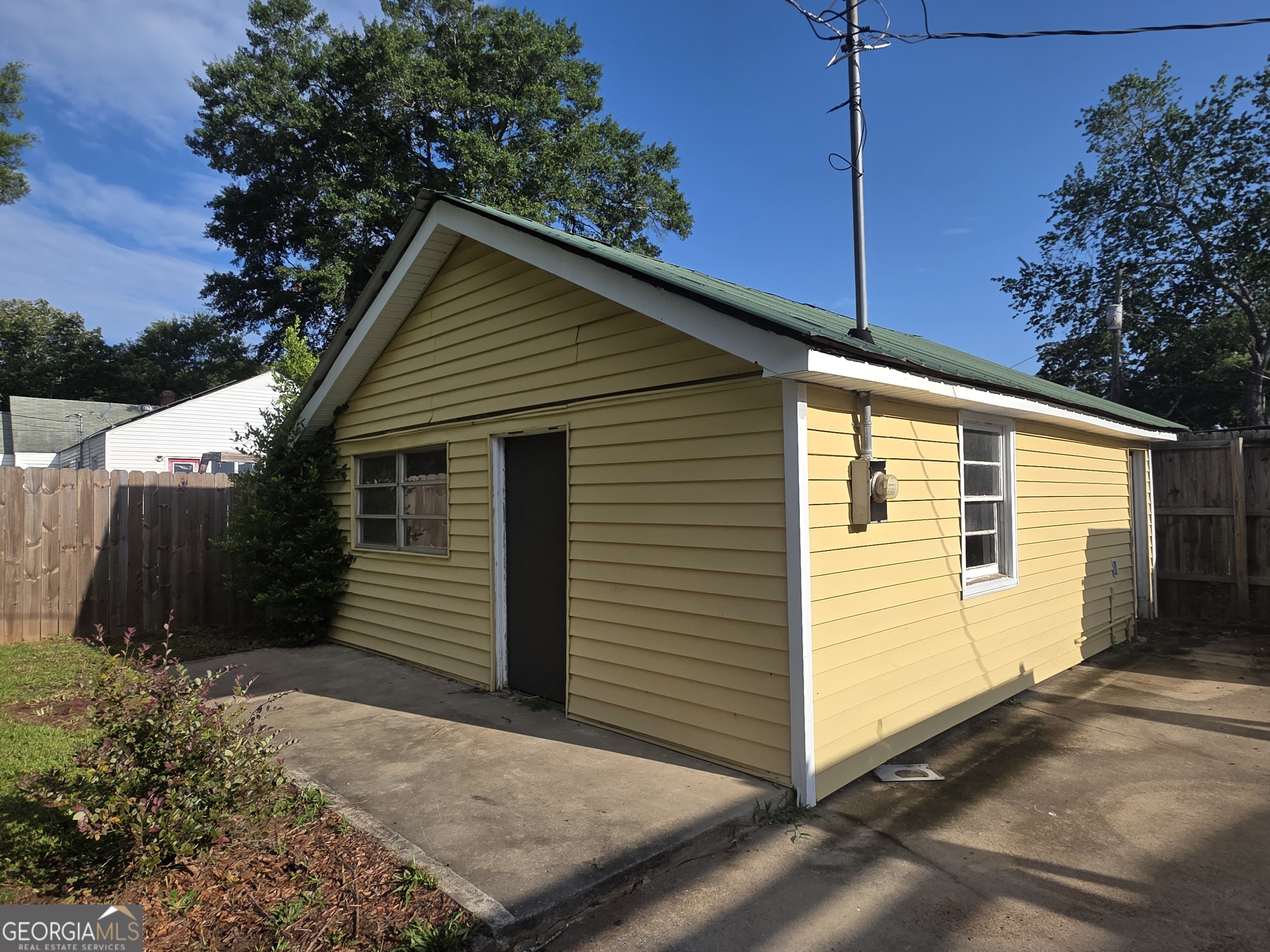422 Jackson Avenue Property Photo 2