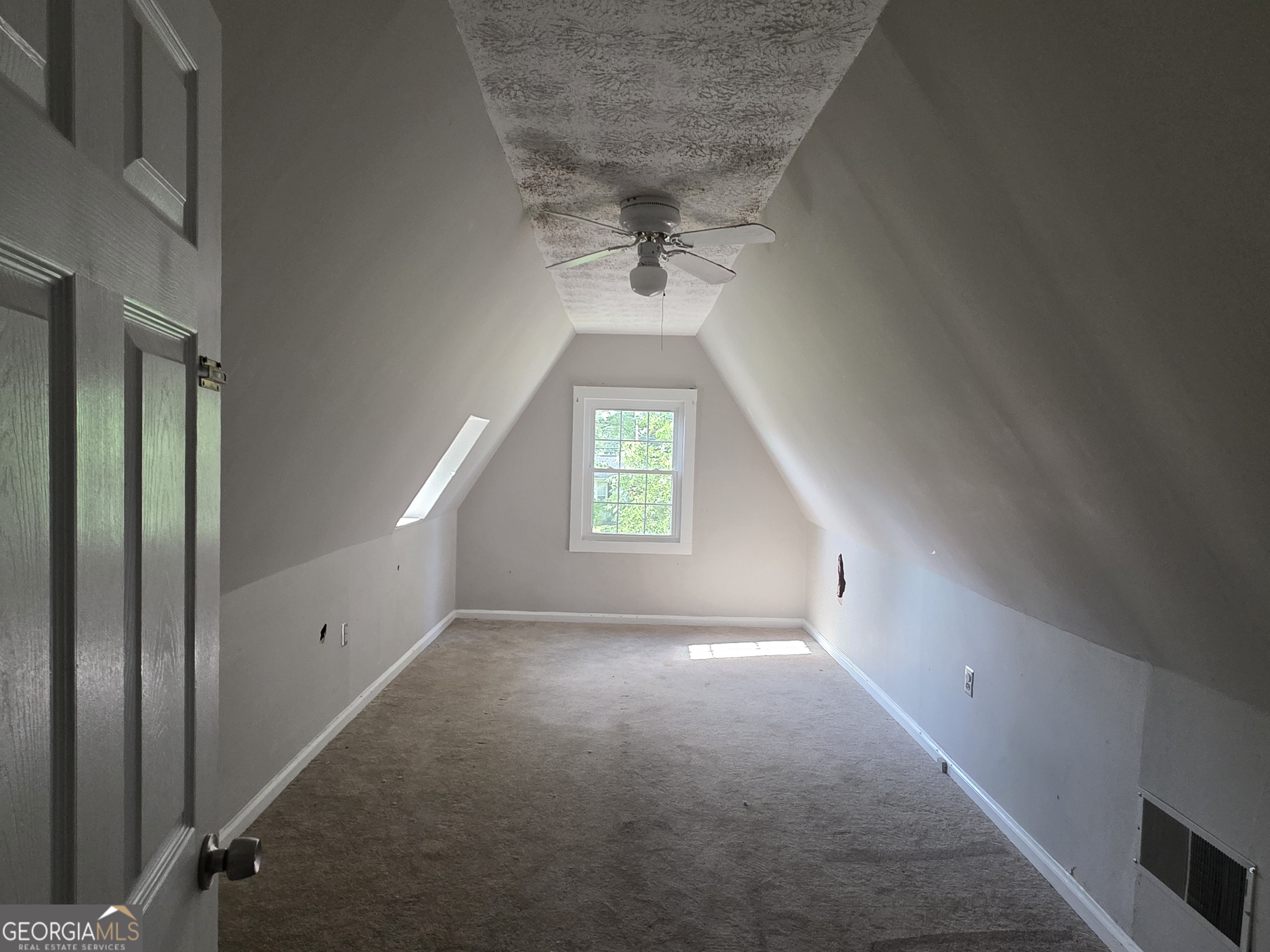 422 Jackson Avenue Property Photo 5