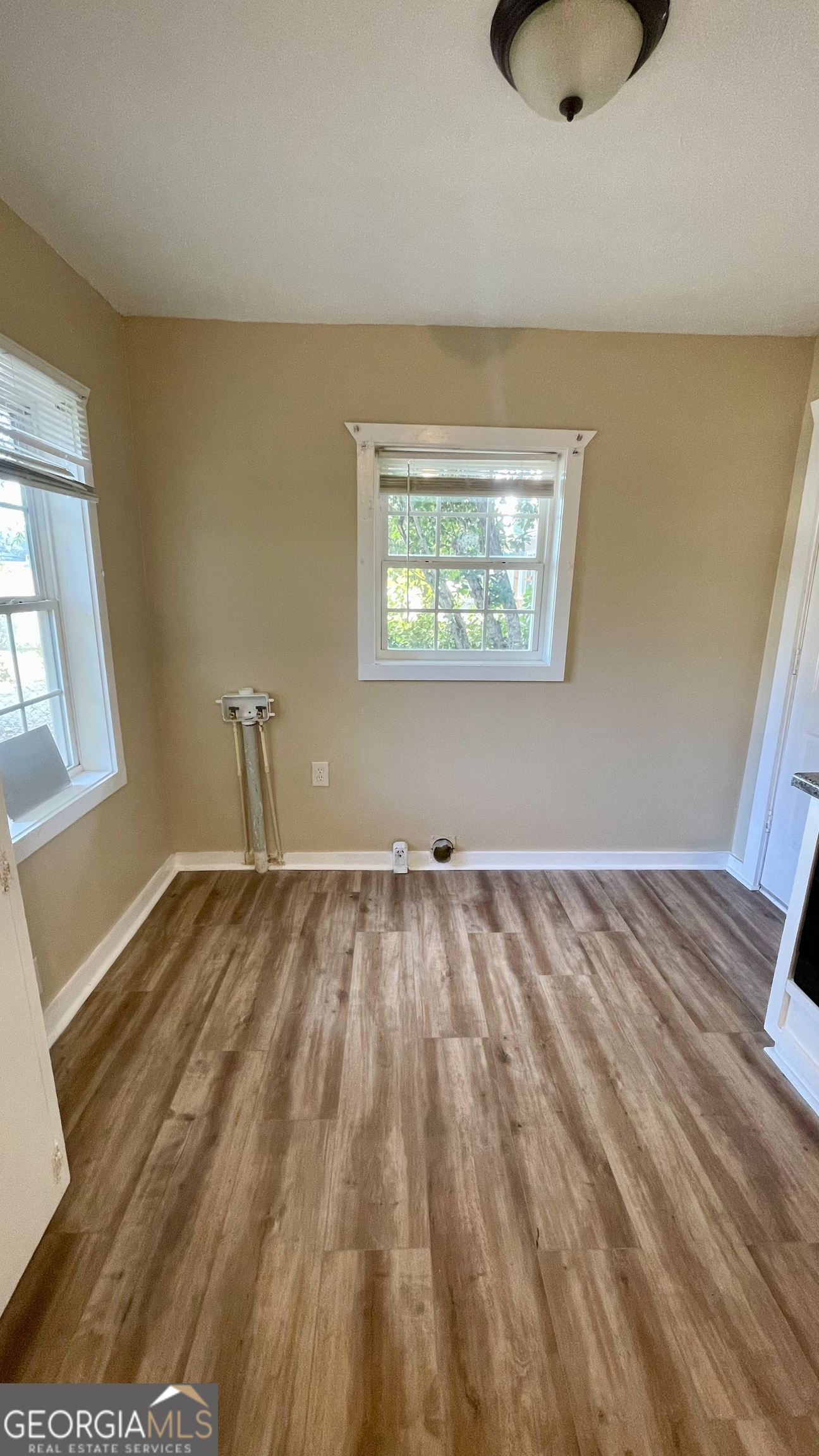 611 W Moore Street Property Photo 11