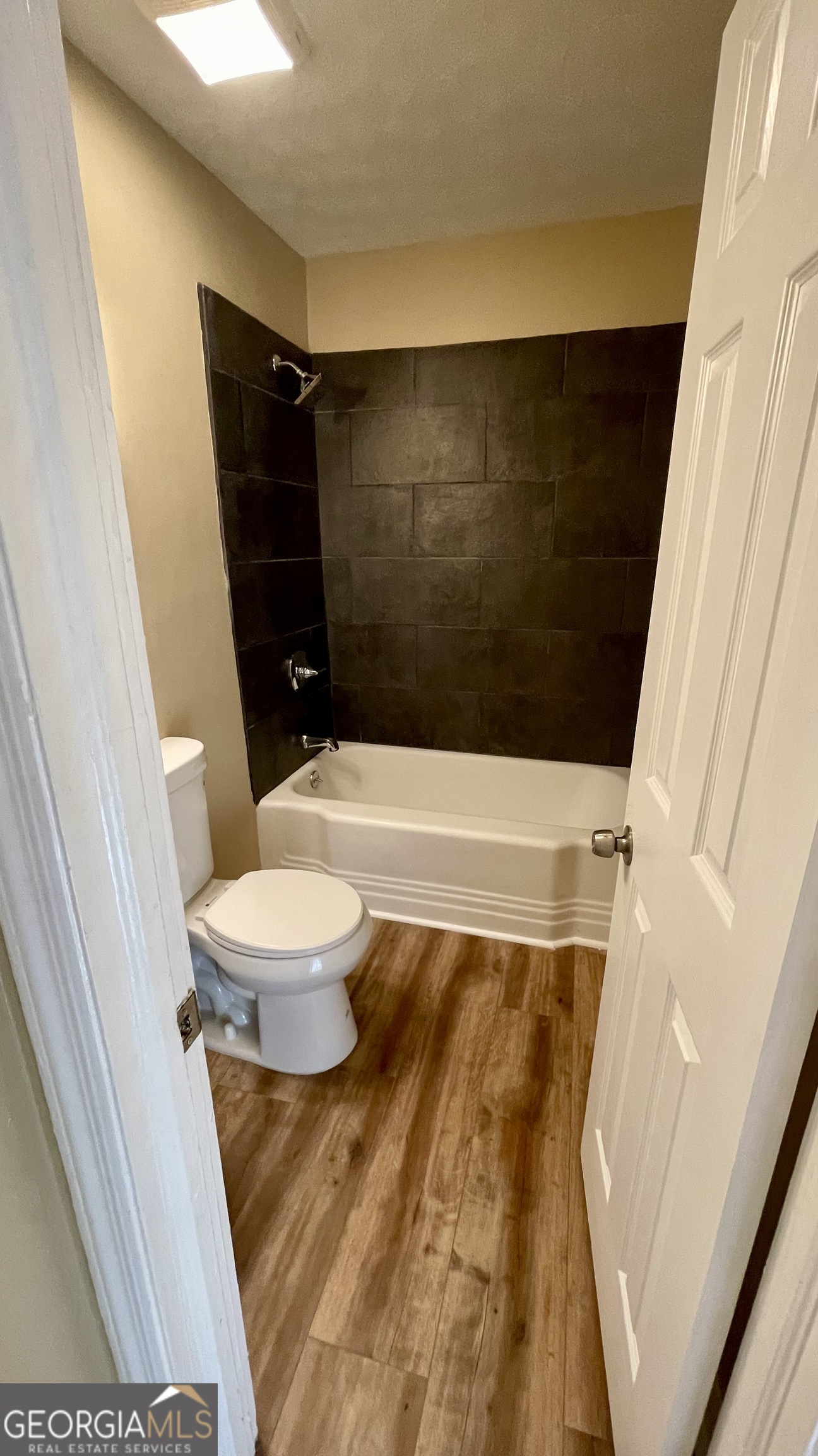 611 W Moore Street Property Photo 14