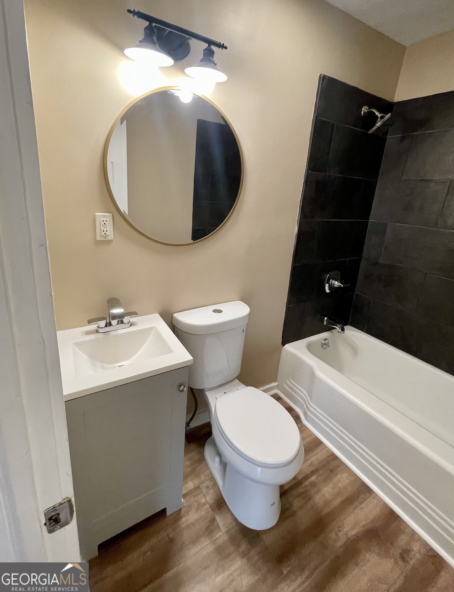 611 W Moore Street Property Photo 15