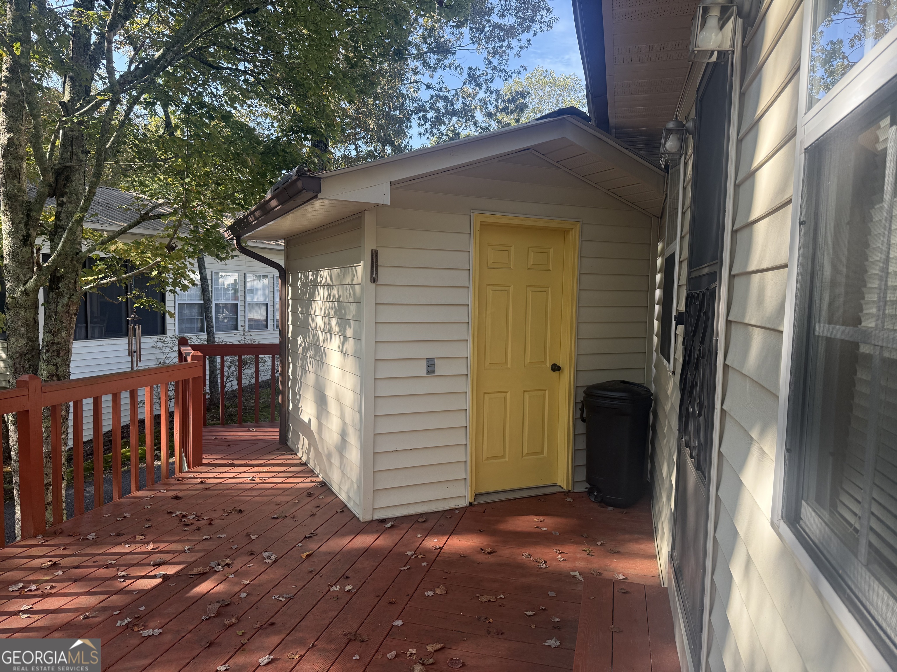 29 Cindy Parkway Property Photo 6