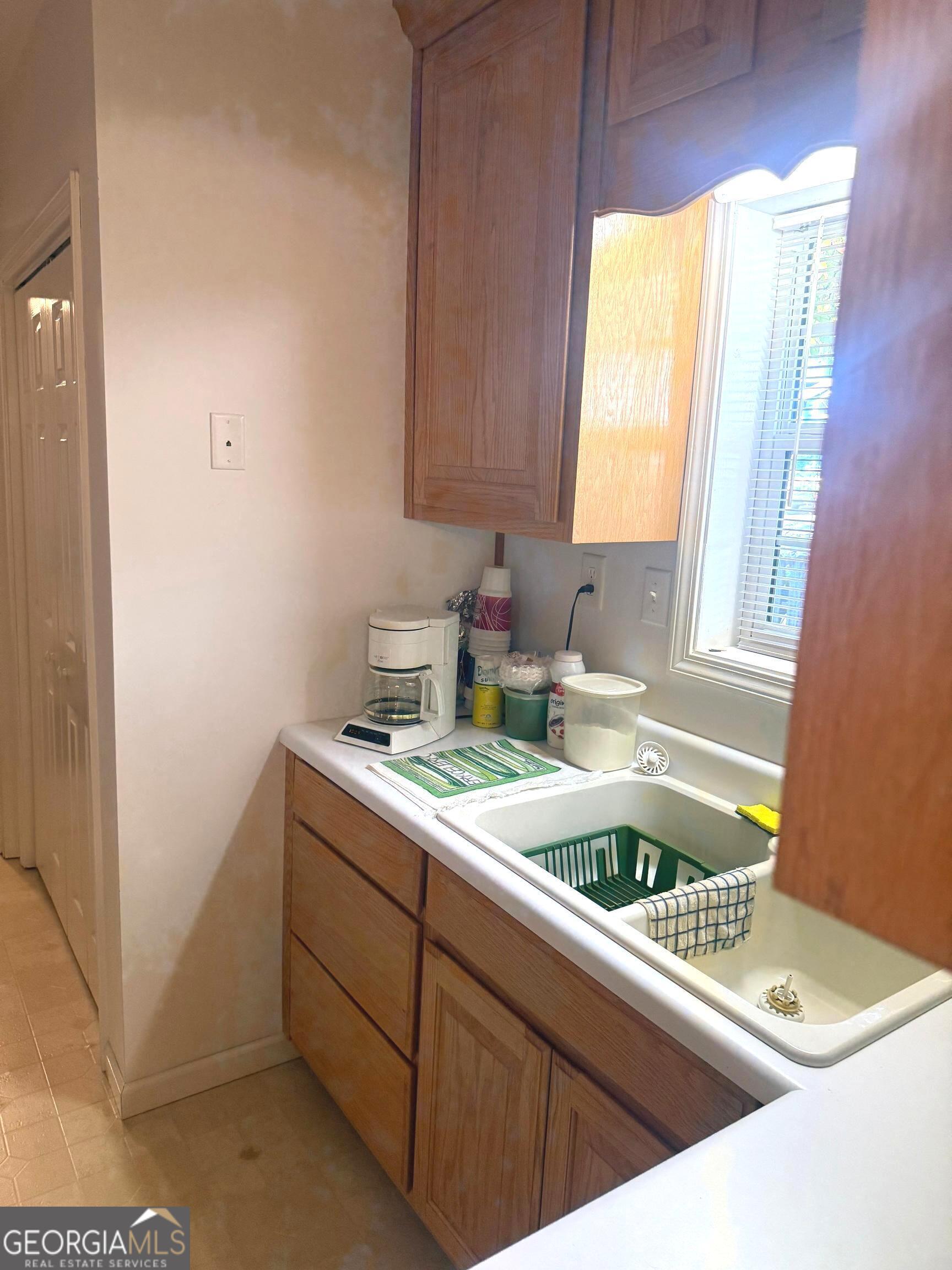 29 Cindy Parkway Property Photo 11