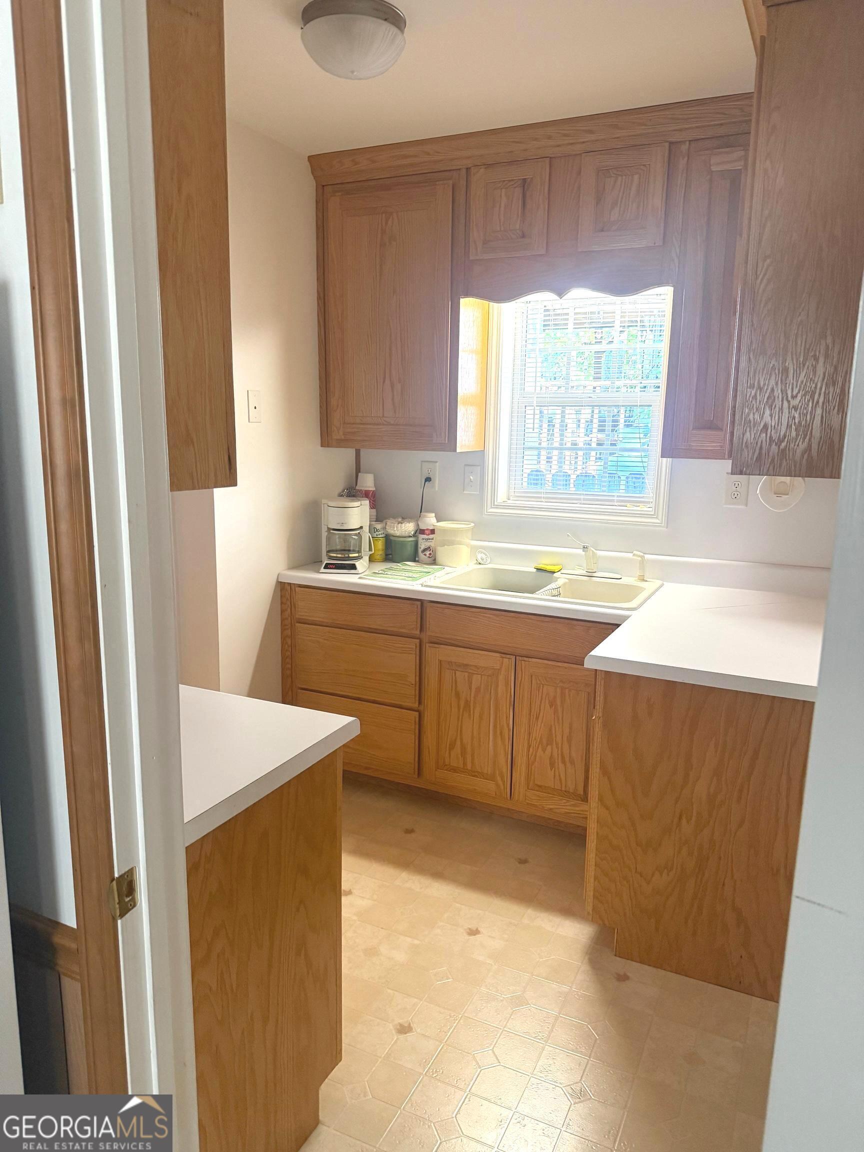 29 Cindy Parkway Property Photo 13