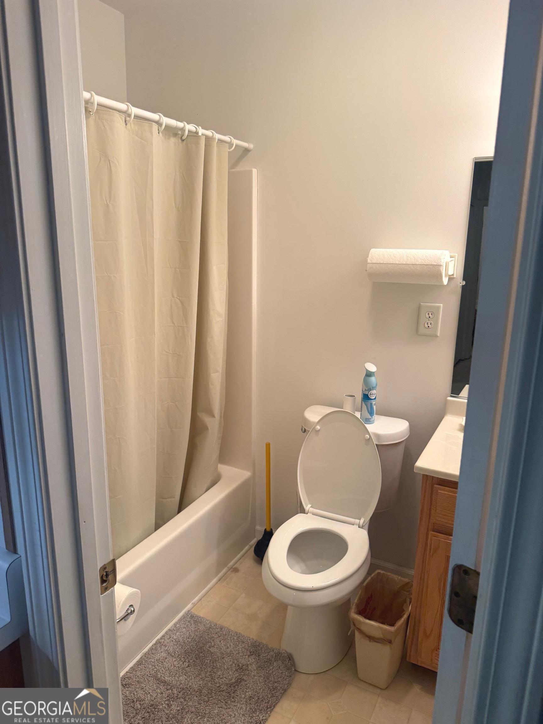 29 Cindy Parkway Property Photo 14