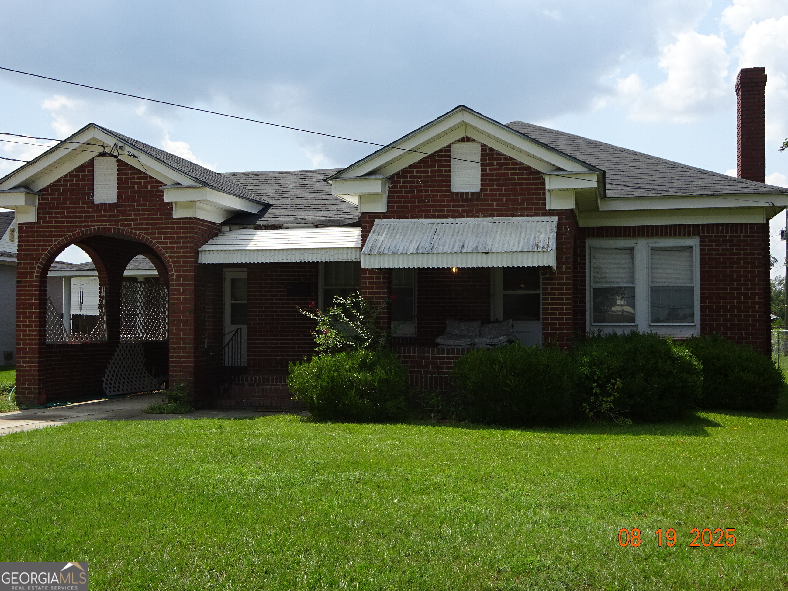 6 N Spring Street Property Photo 1