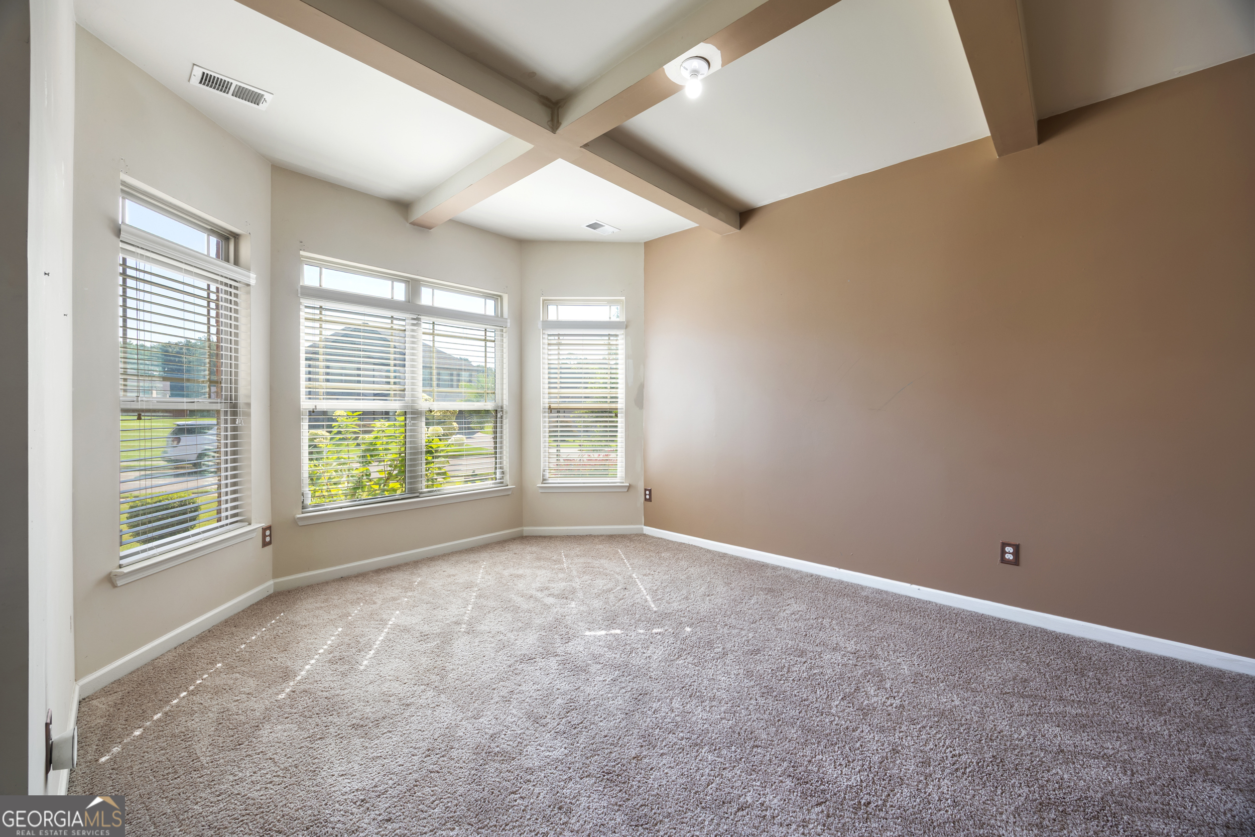 6891 Dresden Drive Property Photo 4