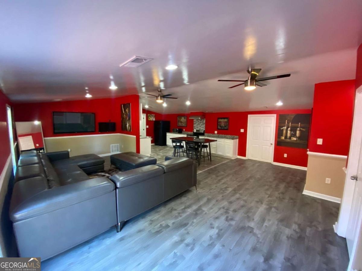 615 Woodruff Road Property Photo 3