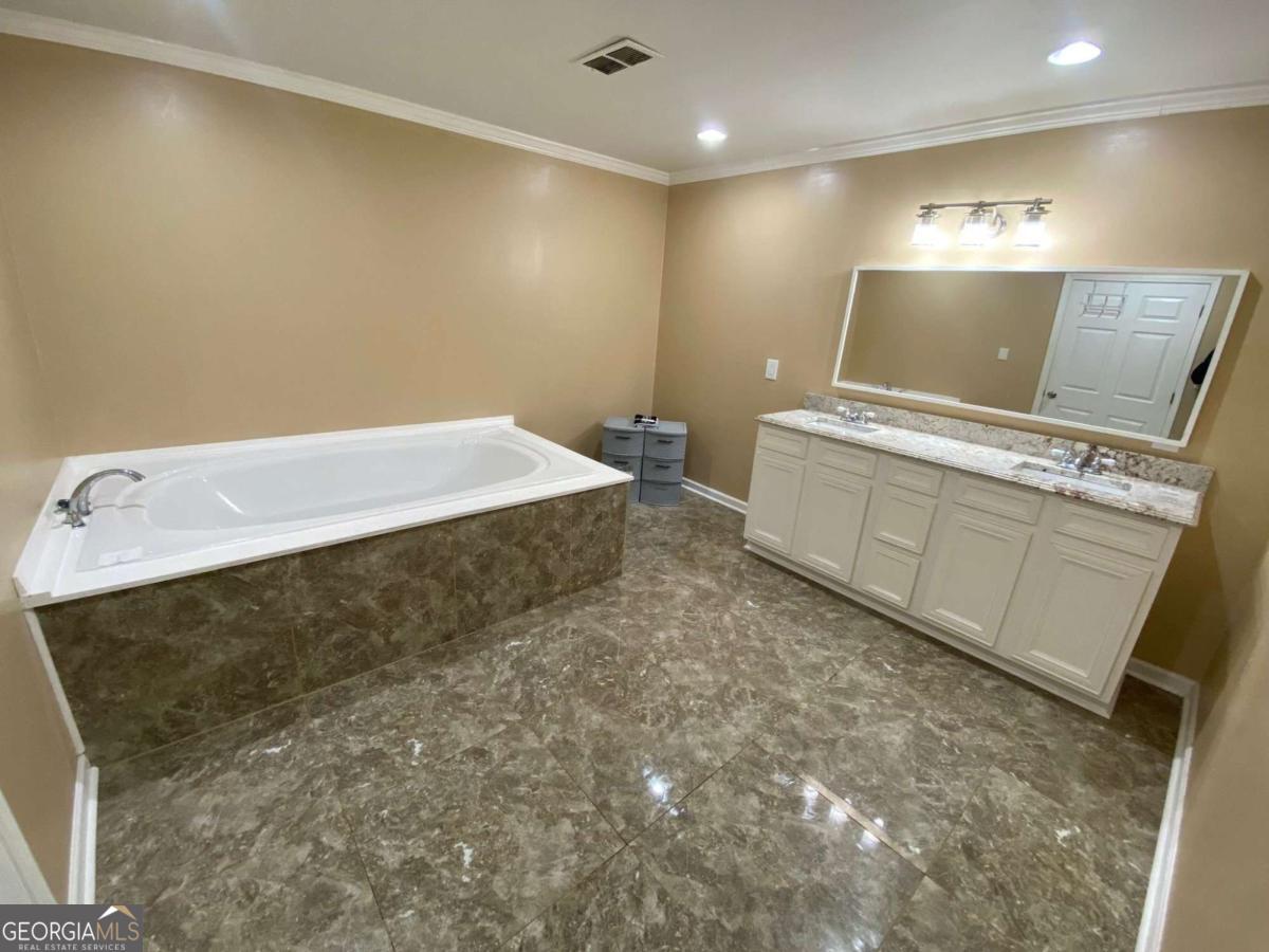 615 Woodruff Road Property Photo 7
