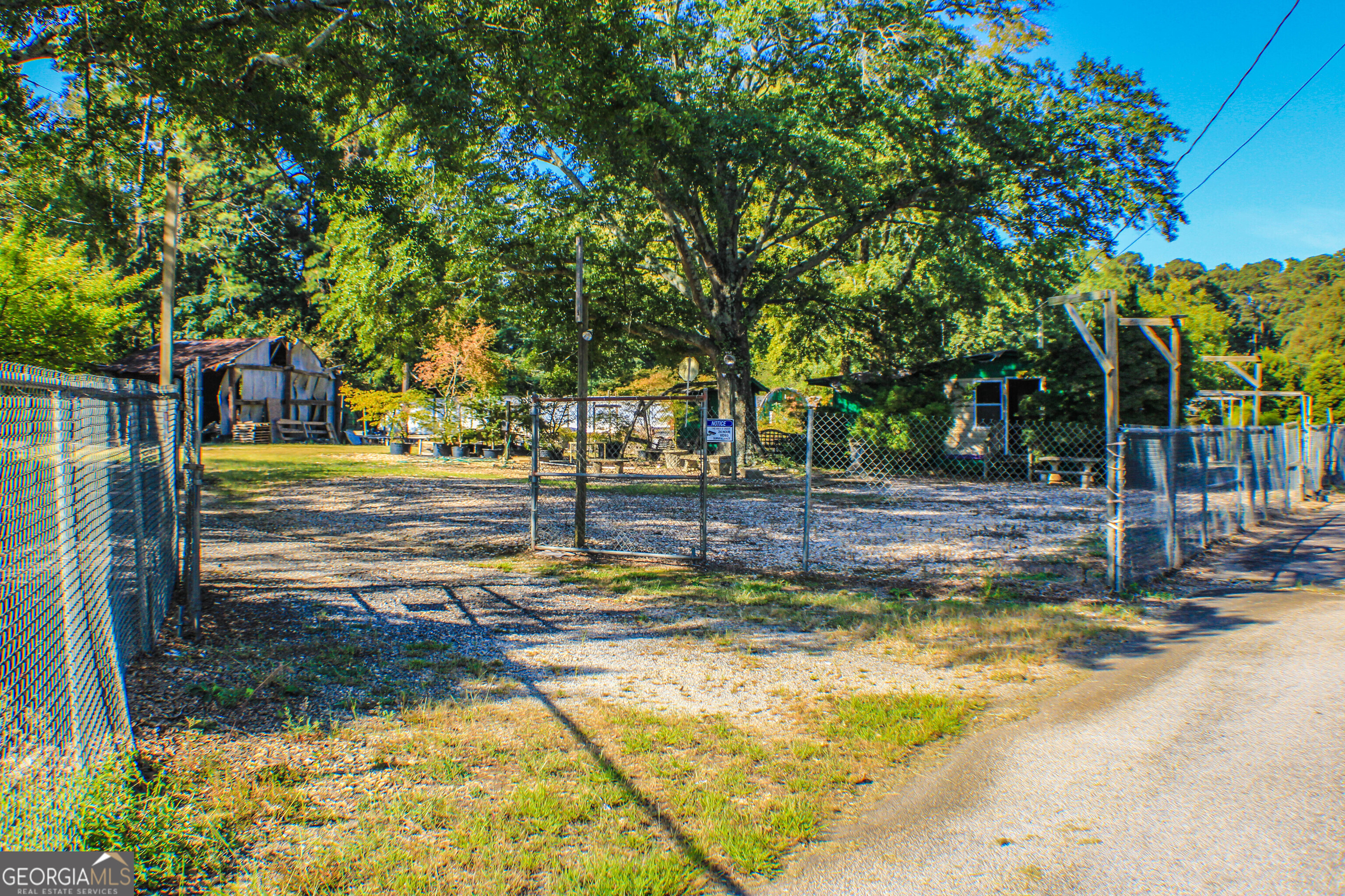 5907 Covington Highway Property Photo 1