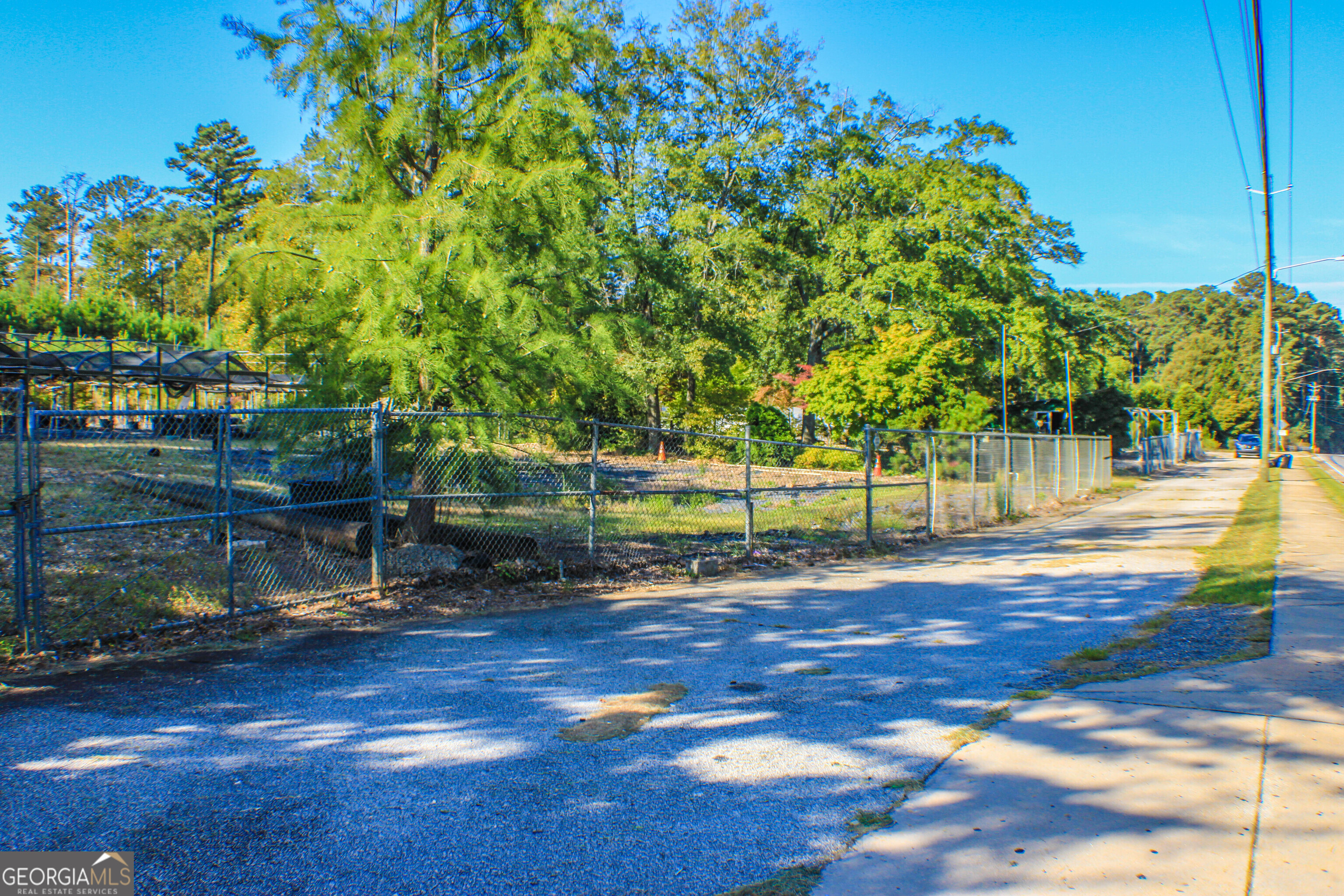 5907 Covington Highway Property Photo 1
