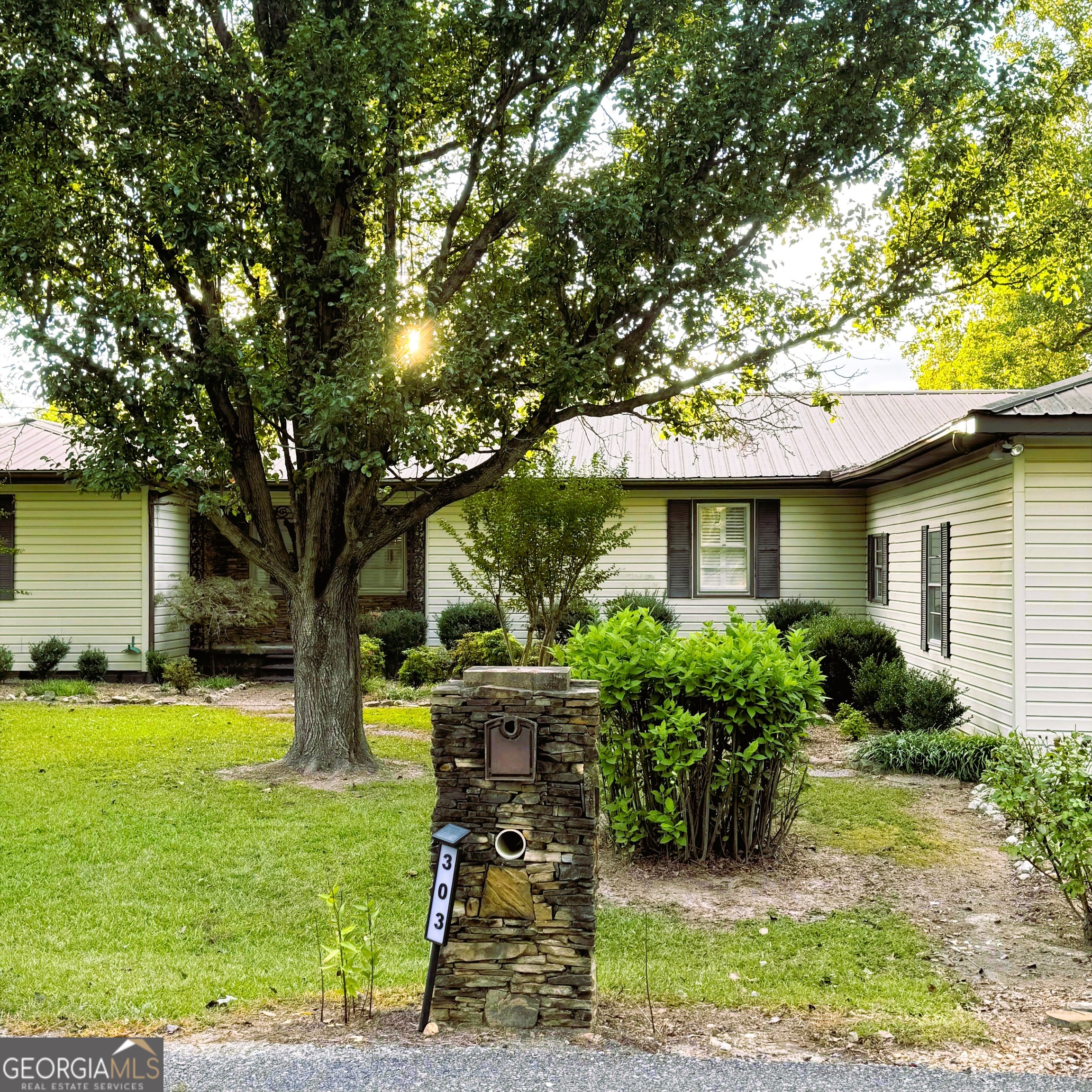 303 Auburn Street Property Photo 1