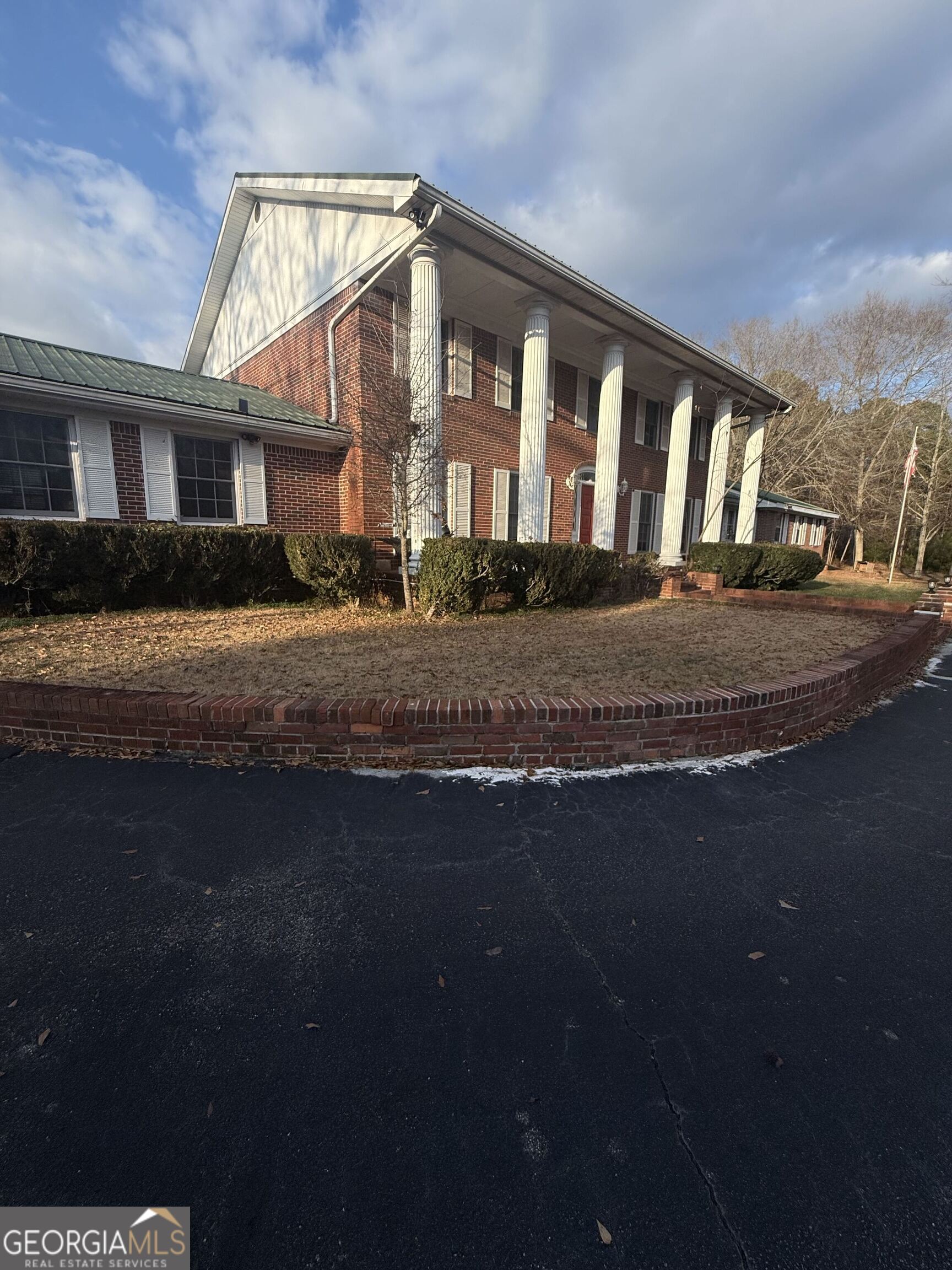 3861 Newnan Road Property Photo 1