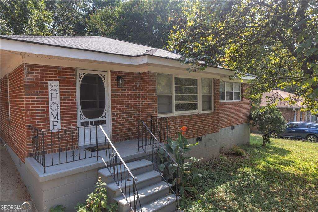 5570 Ash Street Property Photo 1