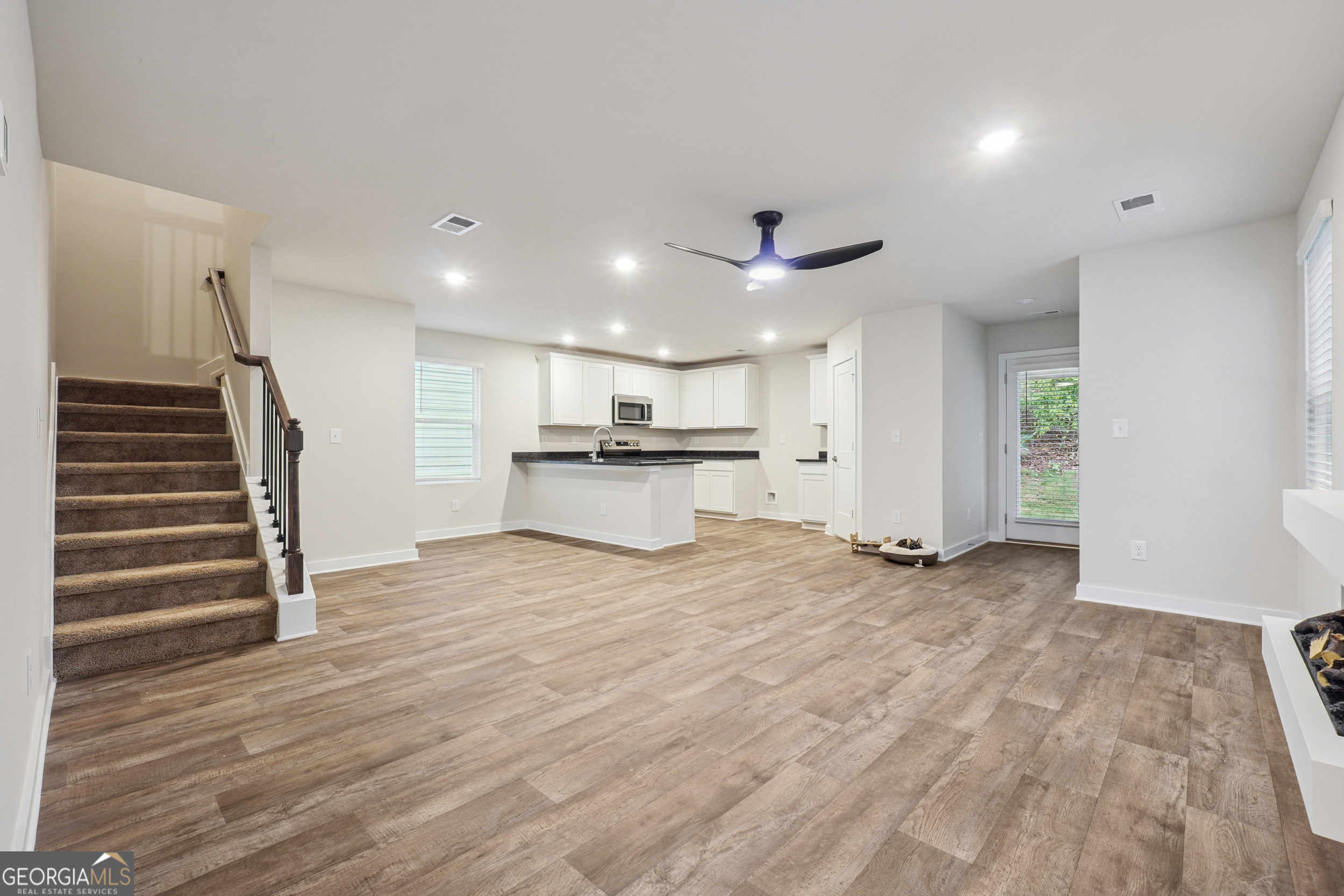 216 Harris Walk Property Photo 2