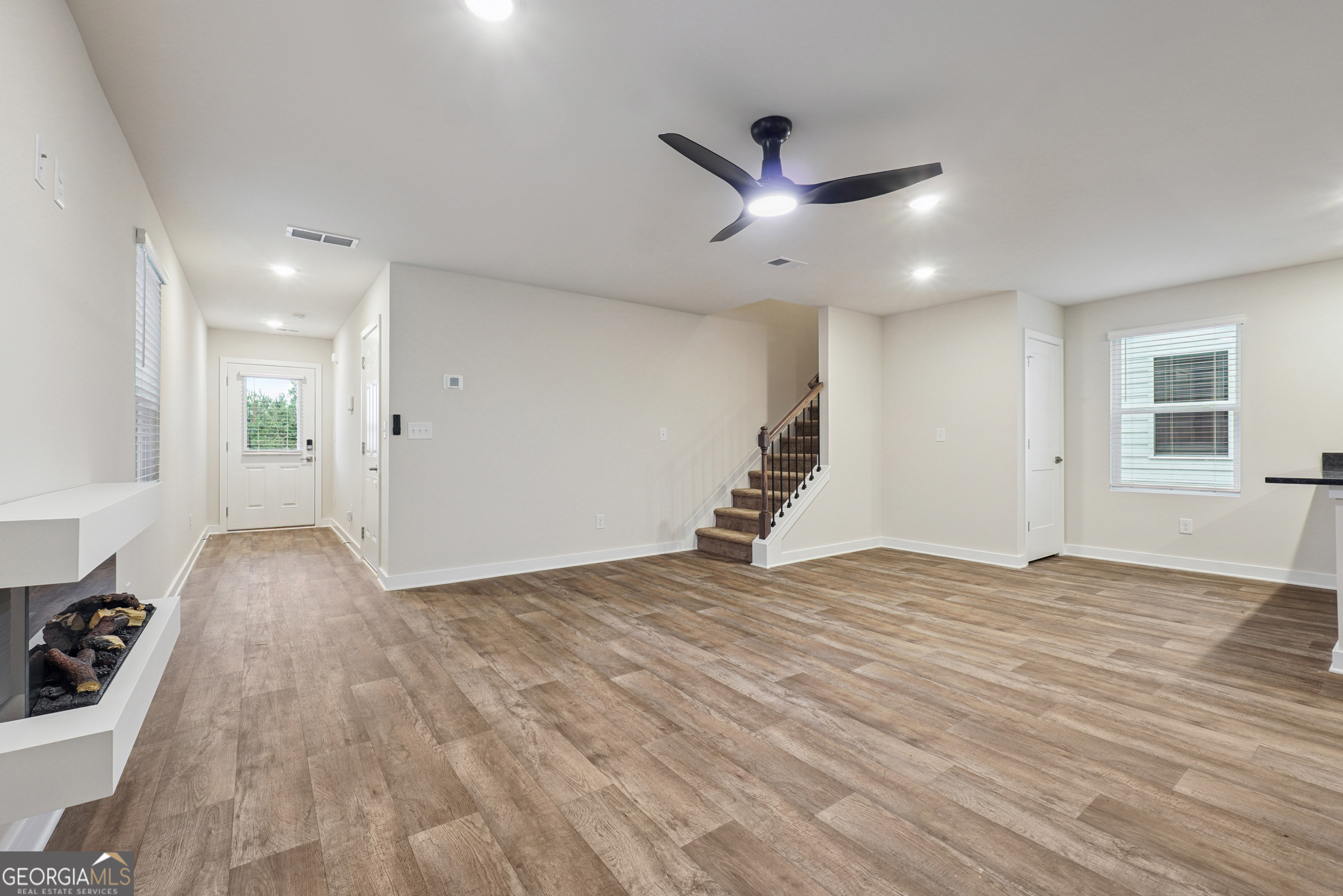216 Harris Walk Property Photo 3
