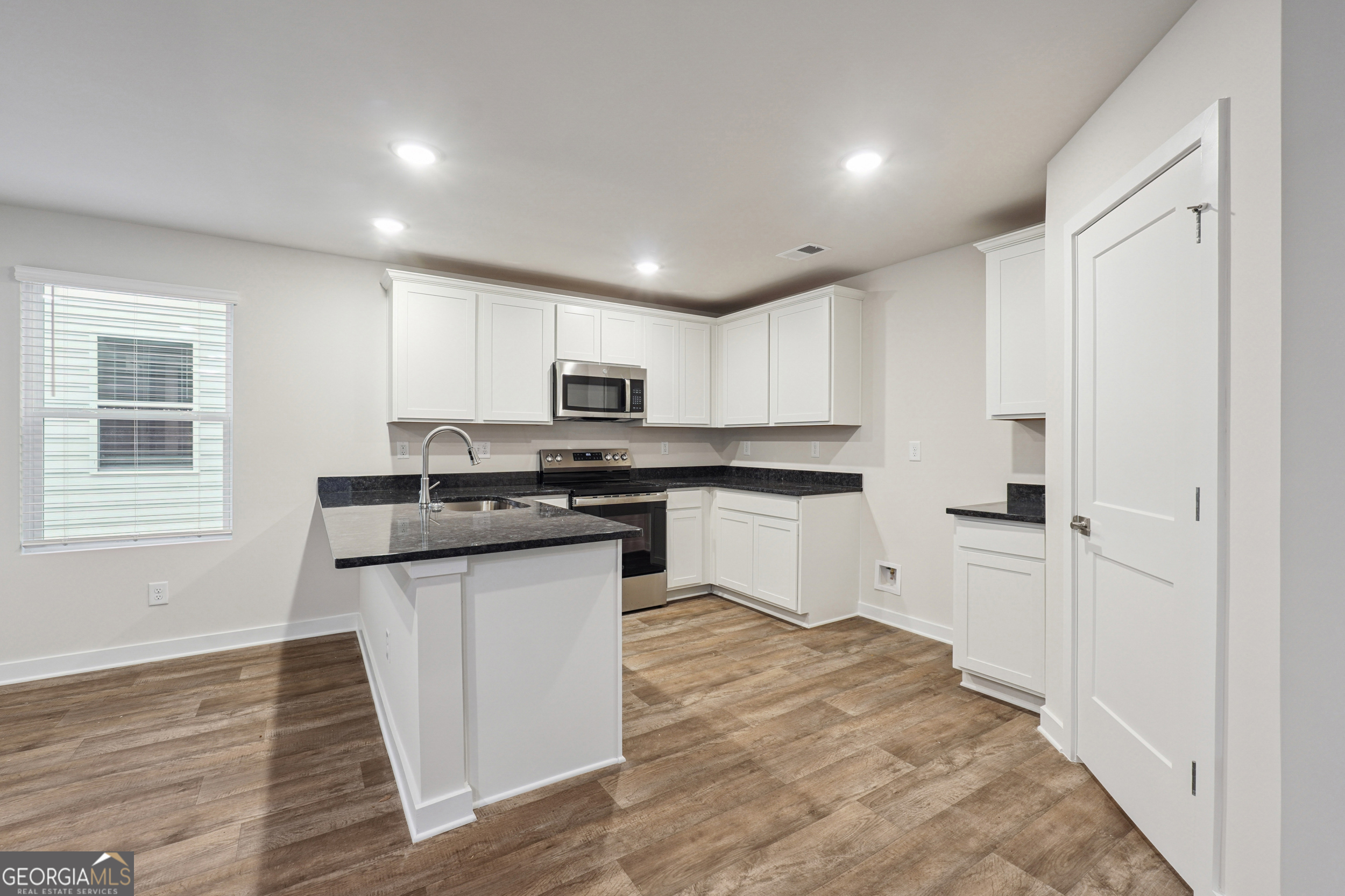 216 Harris Walk Property Photo 4