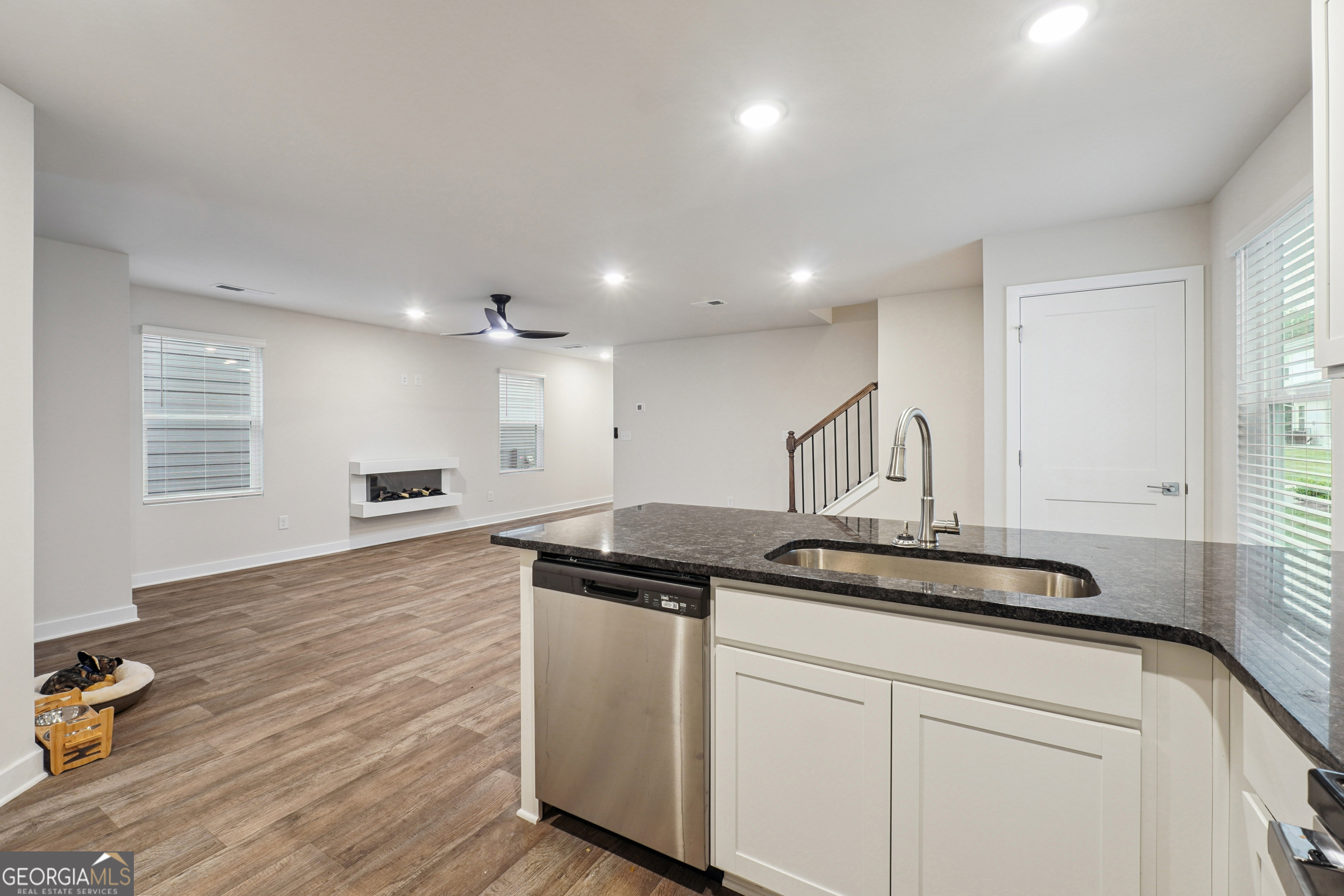 216 Harris Walk Property Photo 6