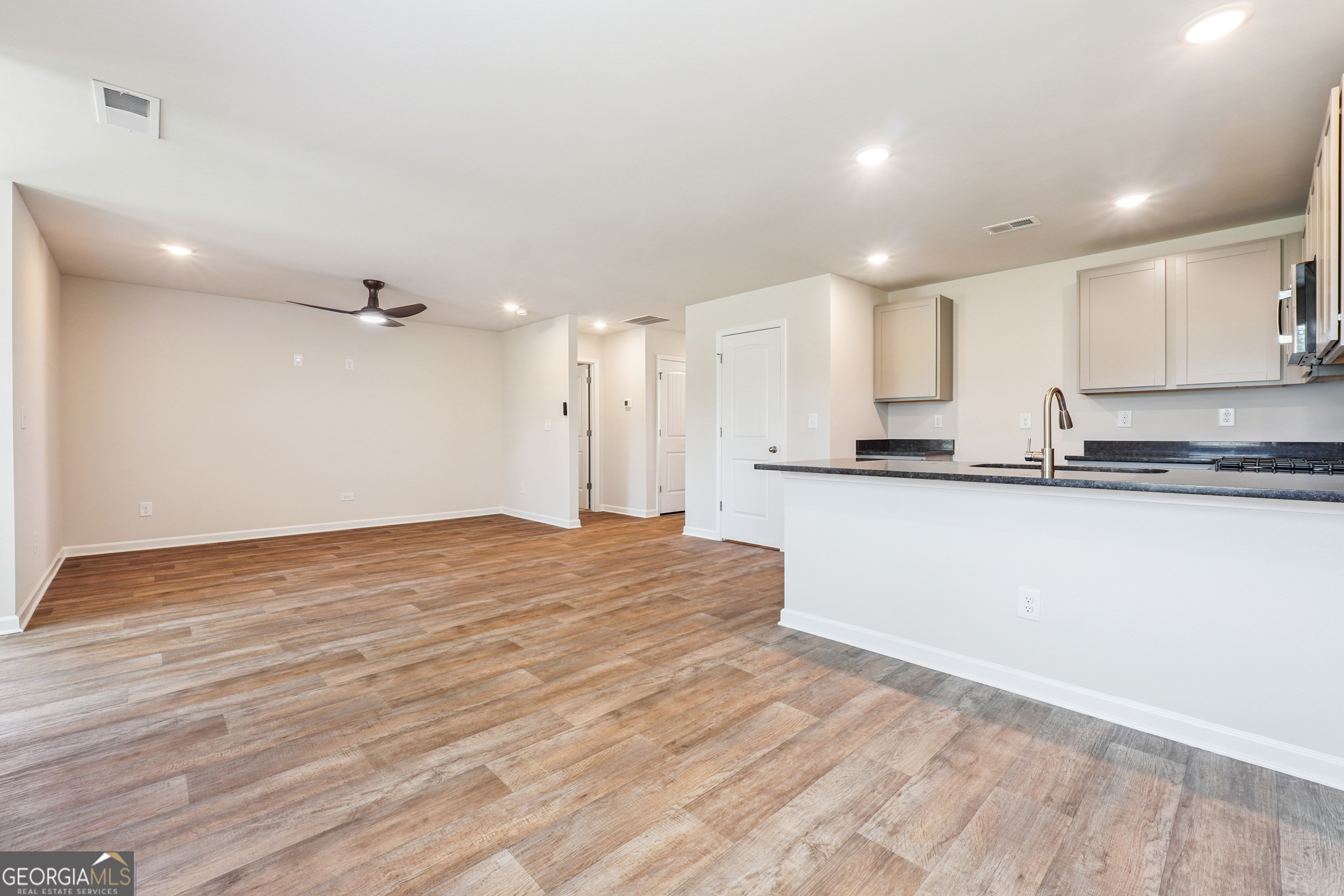 202 Harris Walk Property Photo 3