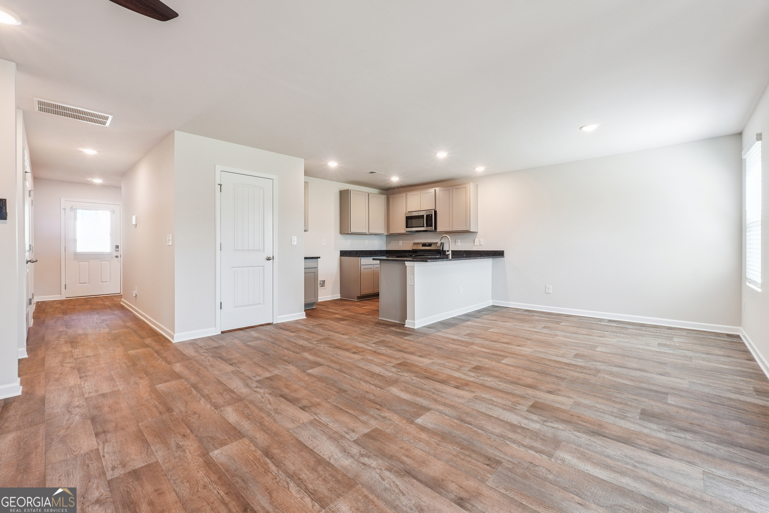 202 Harris Walk Property Photo 4