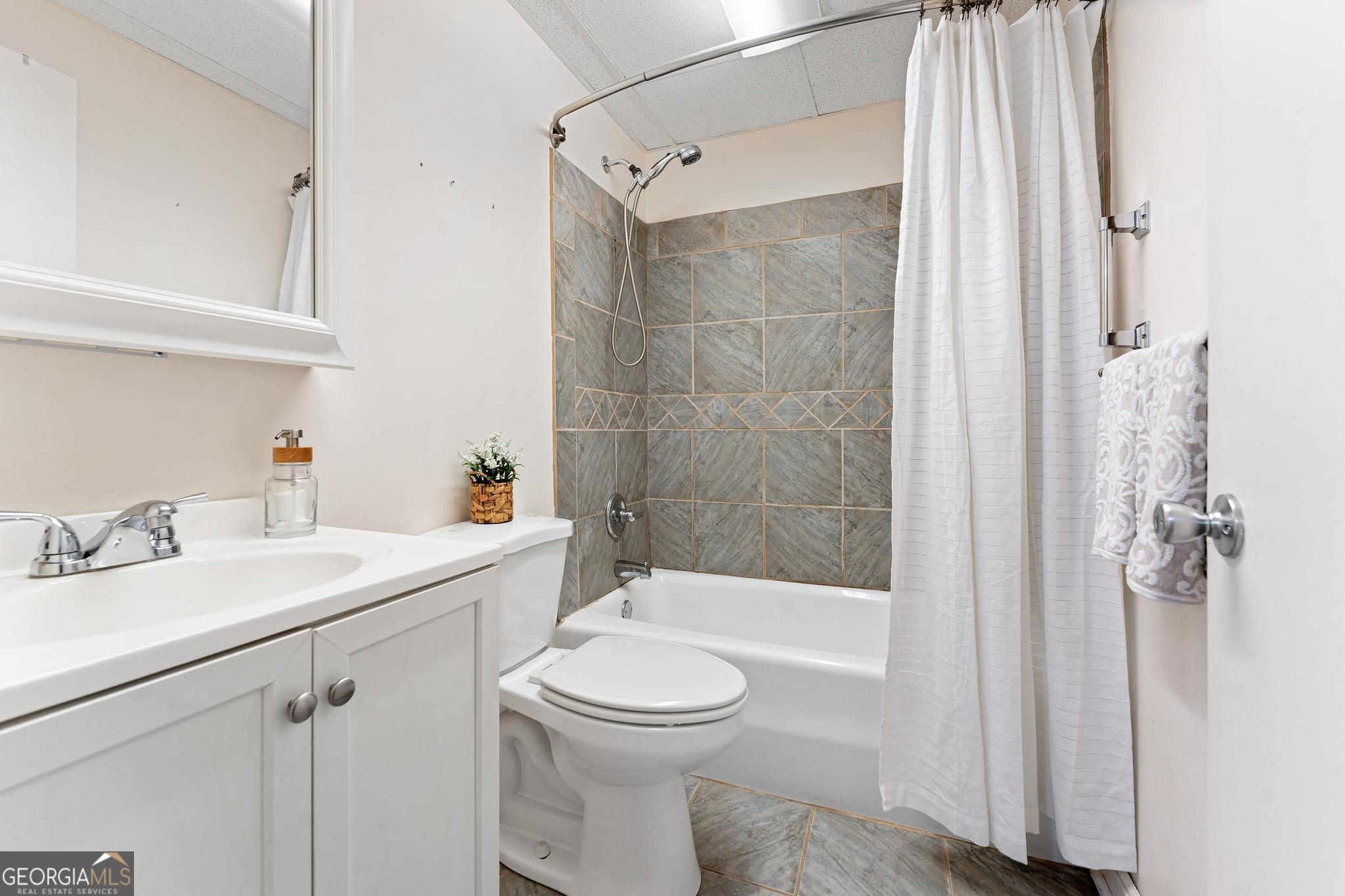 387 Chateau Drive Property Photo 33
