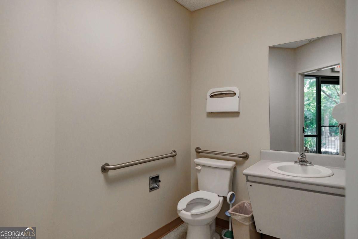 700 Sunset Drive Property Photo 14