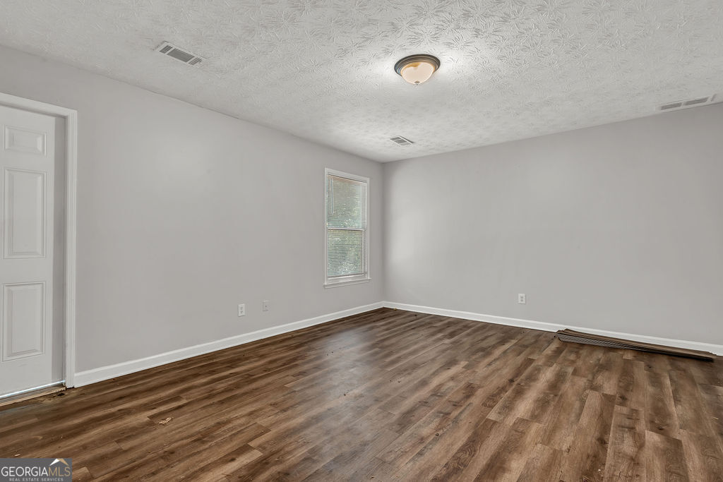 3189 Glen Hollow Drive Property Photo 8