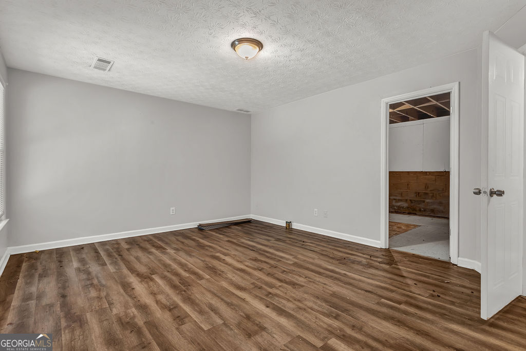 3189 Glen Hollow Drive Property Photo 9