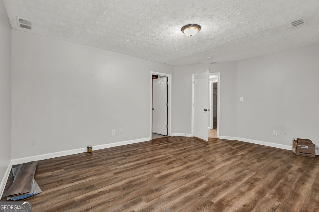 3189 Glen Hollow Drive Property Photo 10