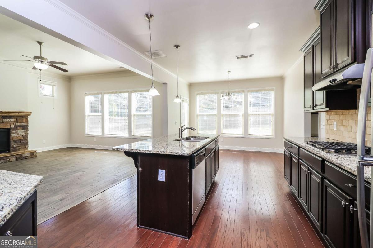 2206 Spring Stone Court Property Photo 4