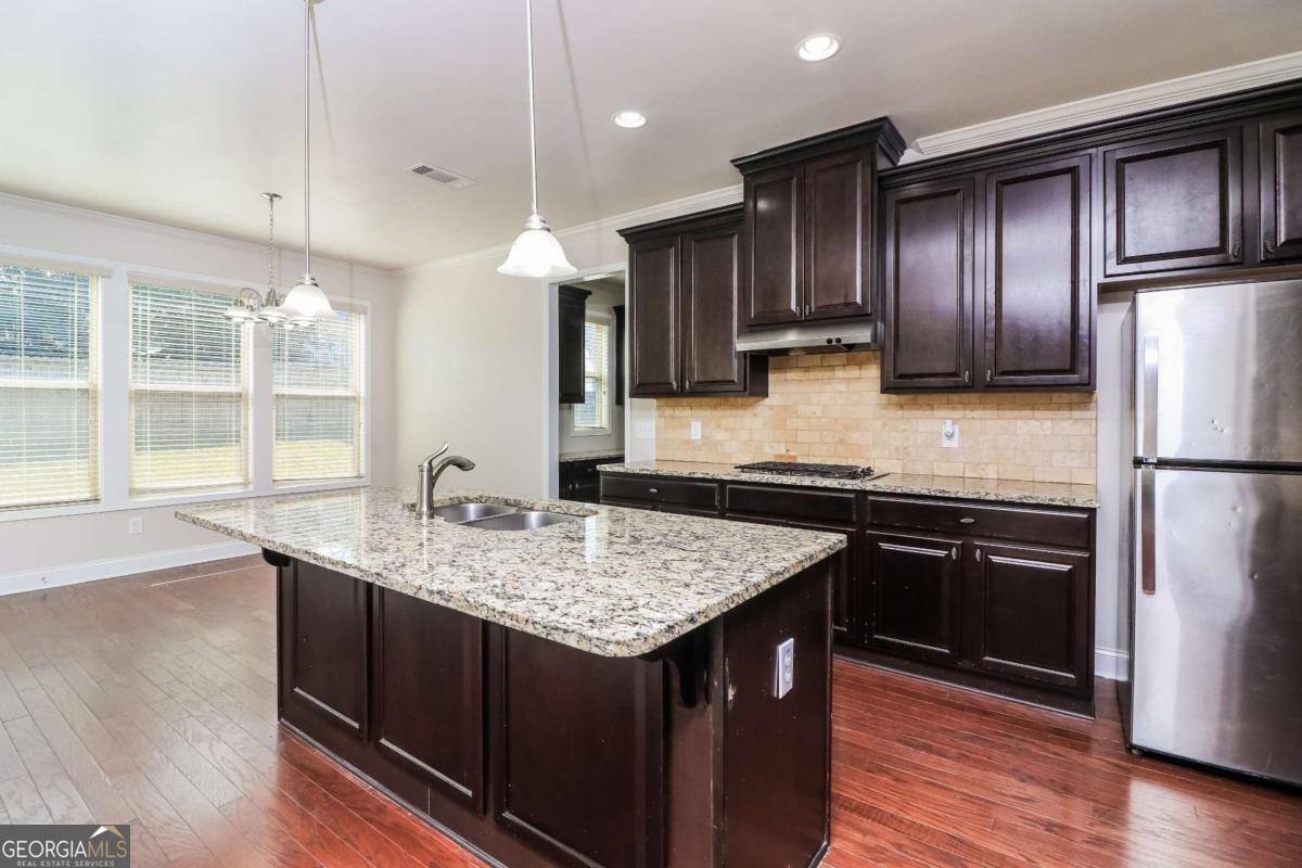 2206 Spring Stone Court Property Photo 5