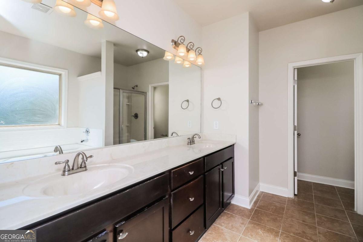 2206 Spring Stone Court Property Photo 17