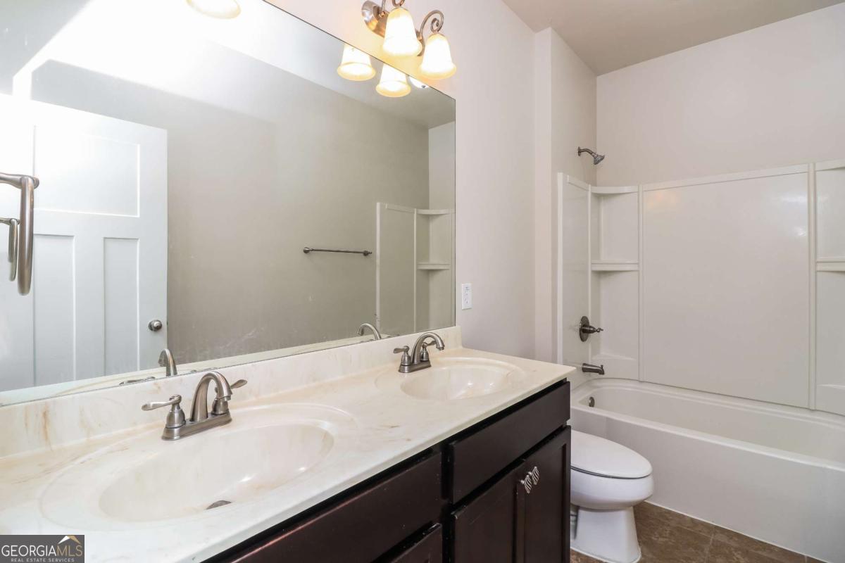 2206 Spring Stone Court Property Photo 18