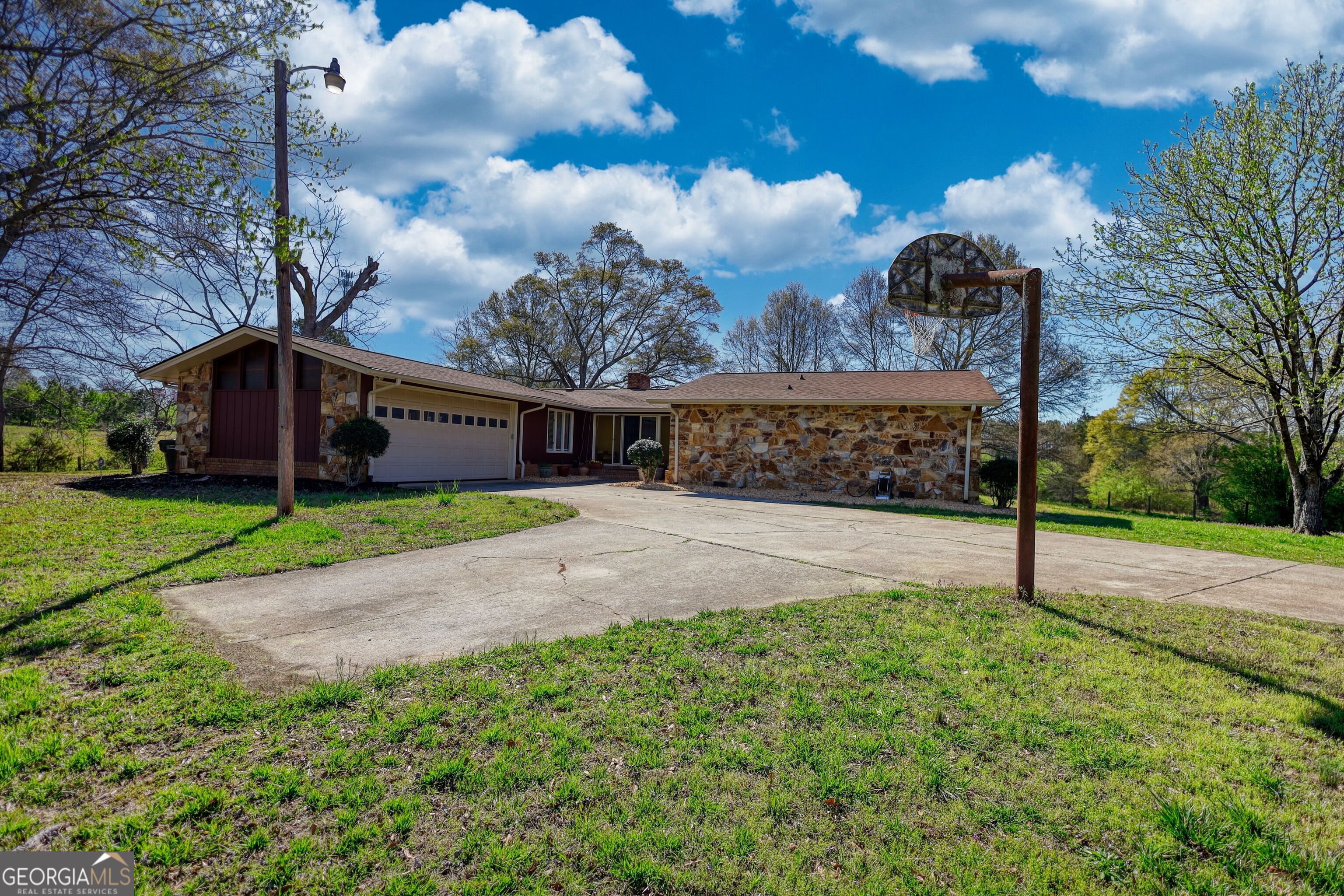 610 Loth Wages Road Property Photo 2