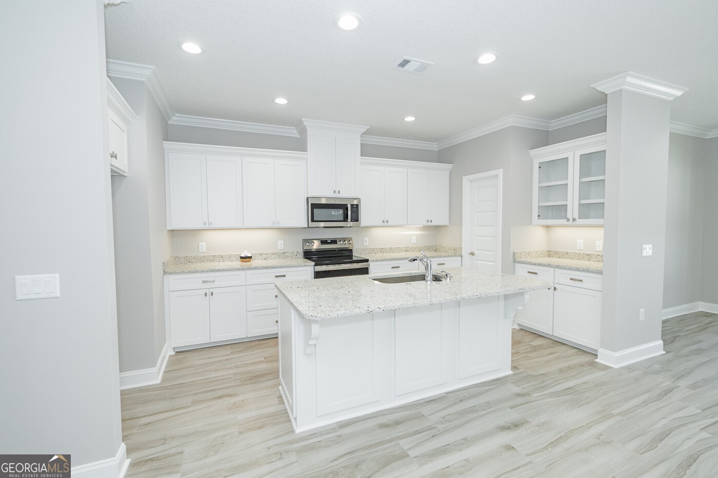 212 The Villas Way Property Photo 3