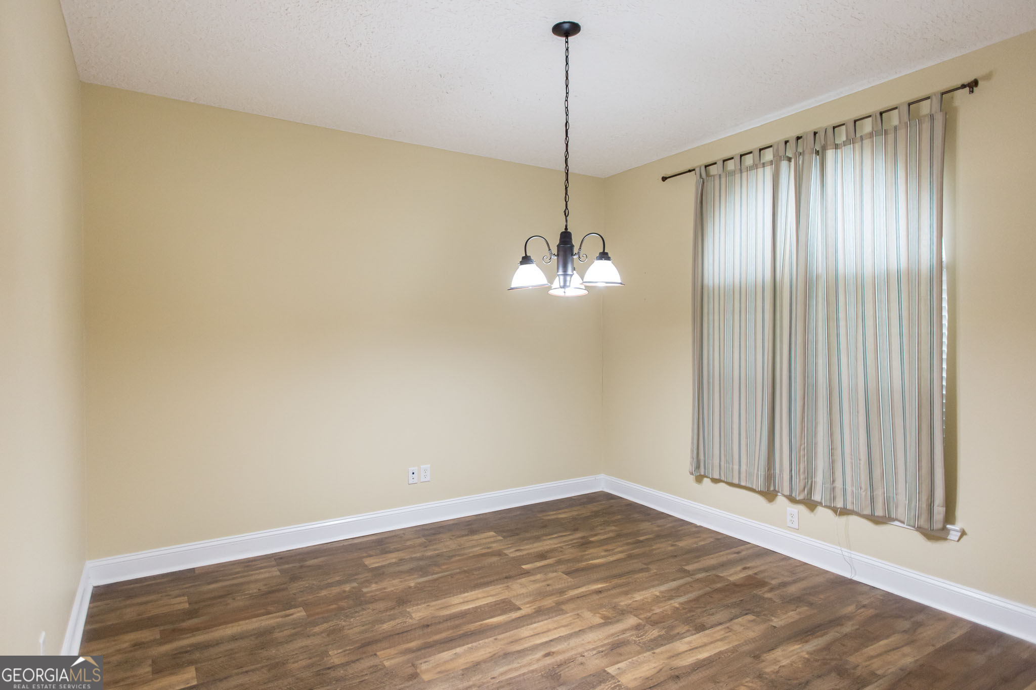 2869 Ben Street Property Photo 6