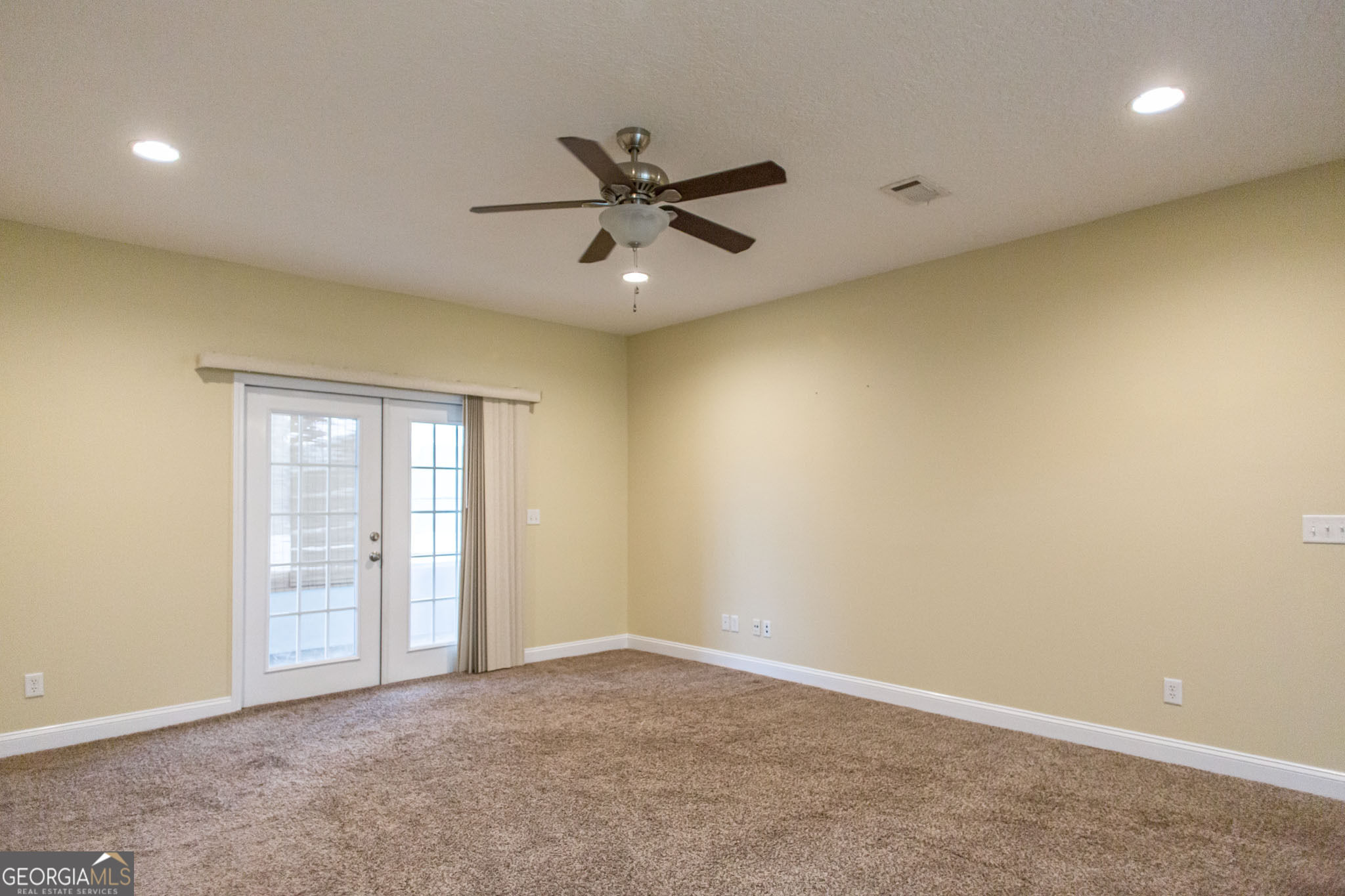 2869 Ben Street Property Photo 12