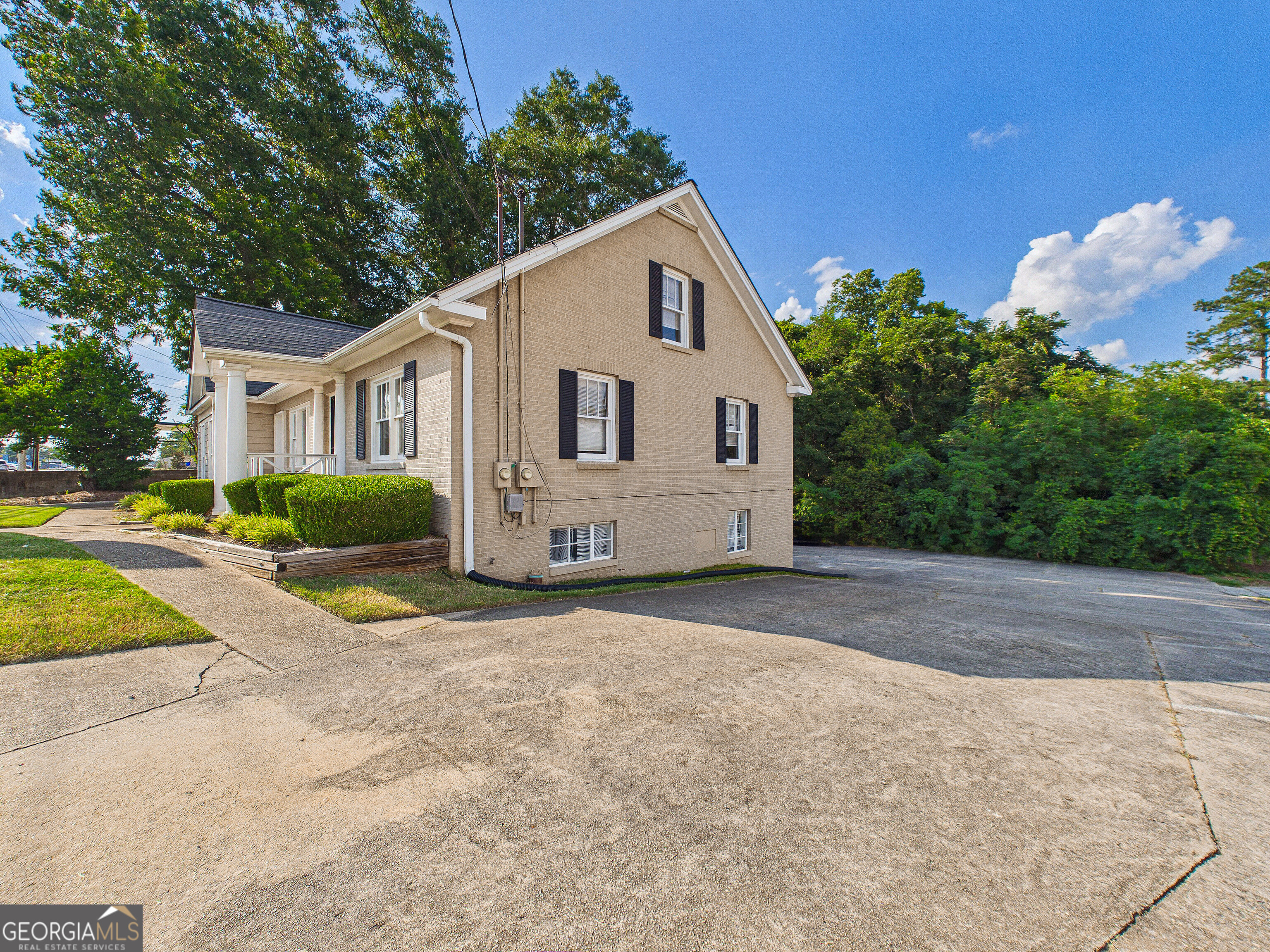 1531 N Columbia Street Property Photo 4